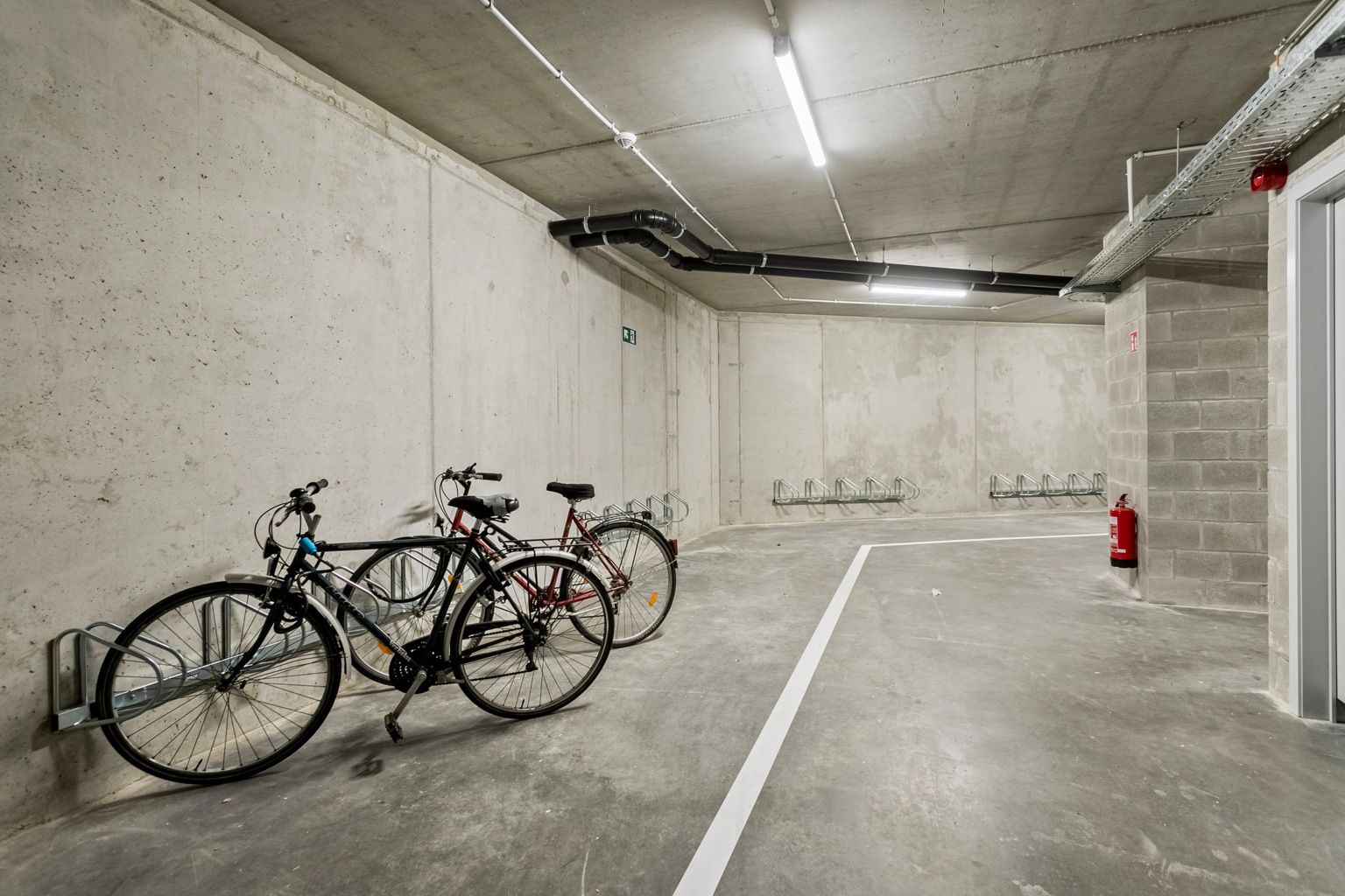 NIEUWBOUW APPARTEMENT MET EXTRA BERGING EN AUTO STAANPLAATS foto 30