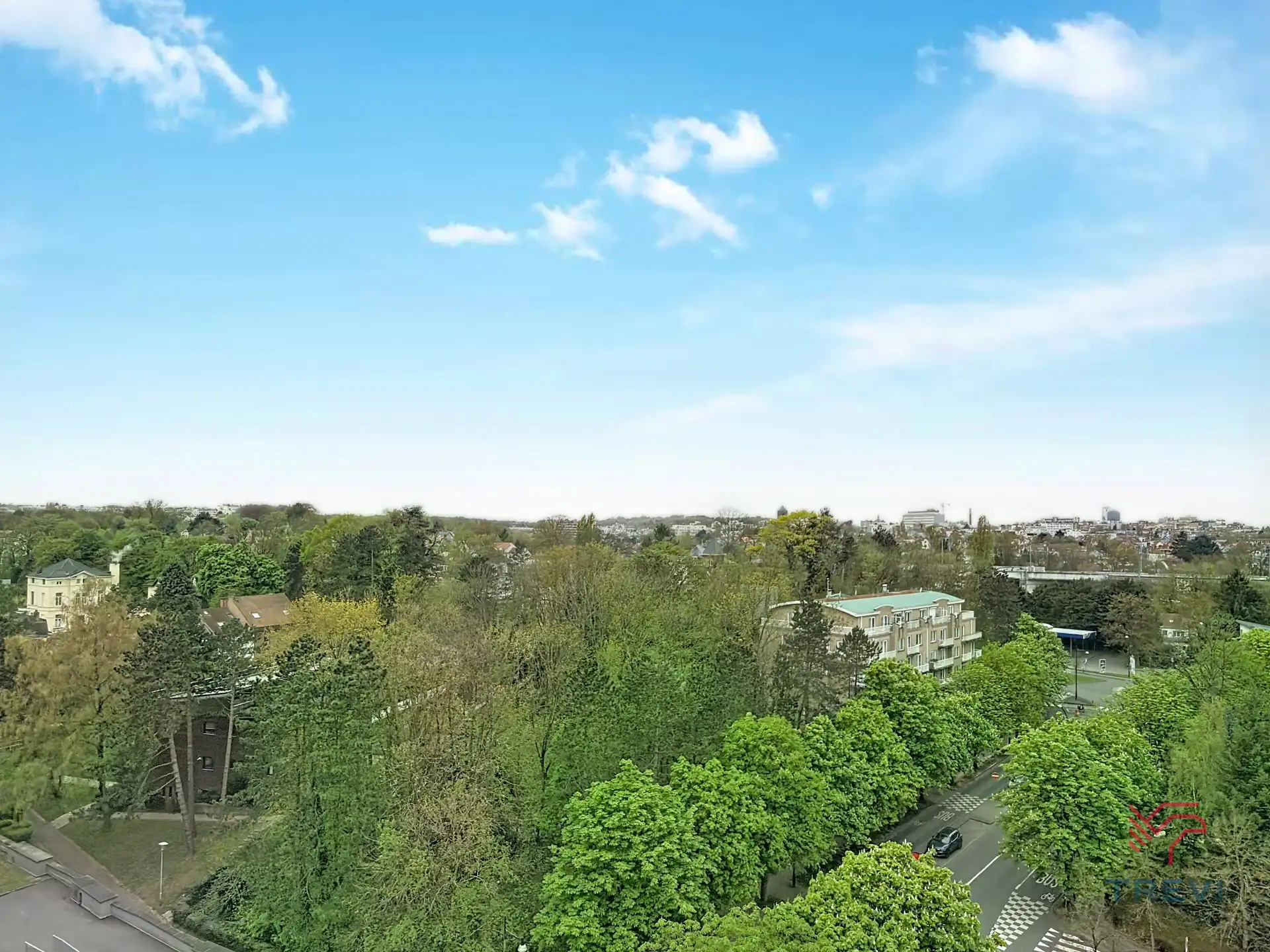 Licht appartement met 2 slaapkamers op de 10e verdieping! foto 14