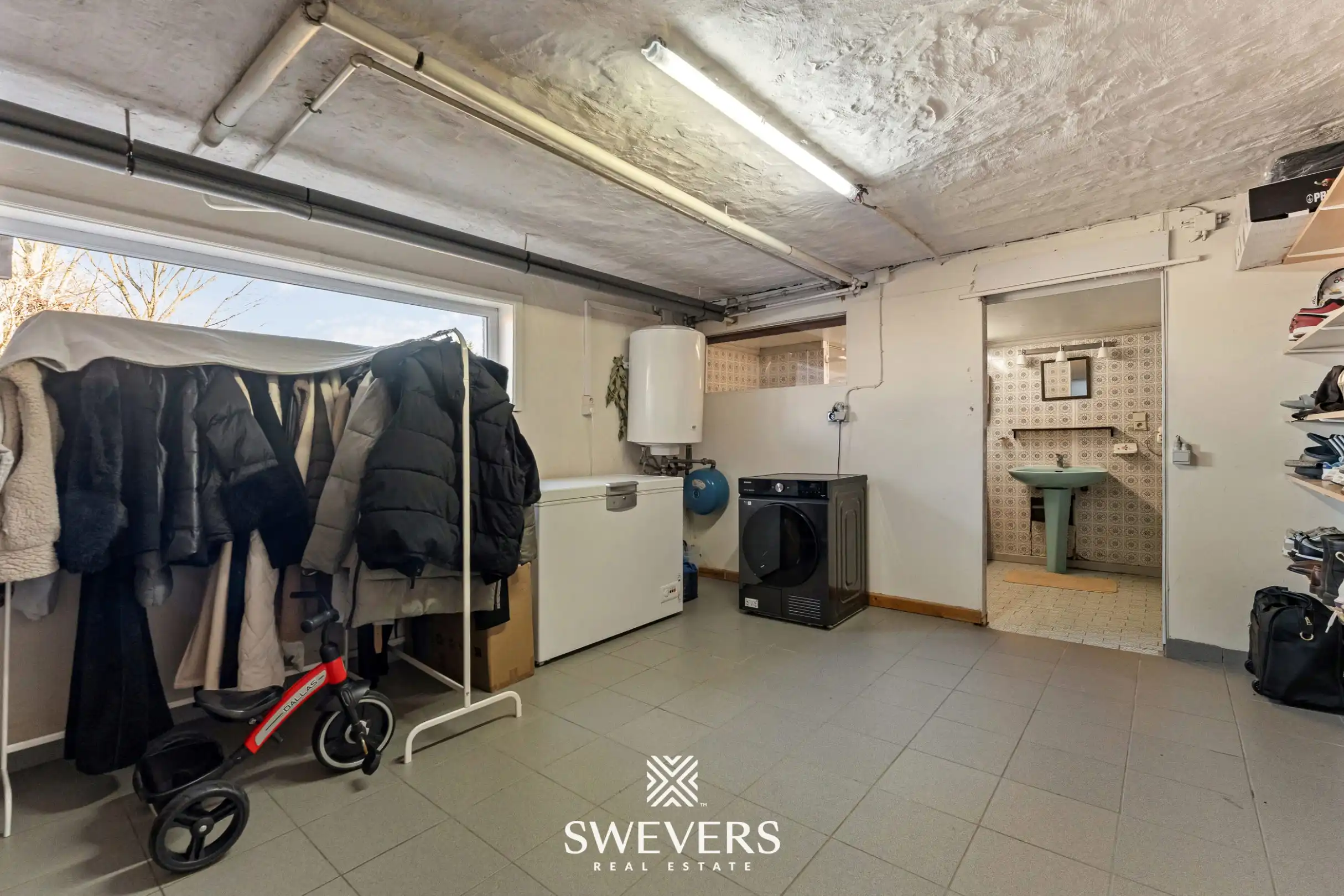 Karaktervolle gezinswoning met veel potentieel op 11a 74ca te Jesseren. foto 22