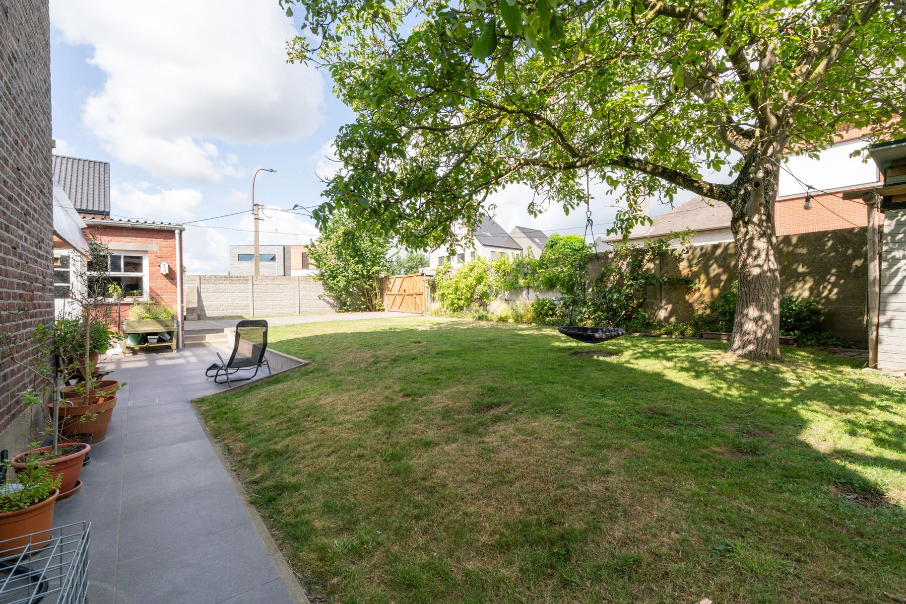 Instapklare halfopen bebouwing met 4 slaapkamers en tuin foto 16