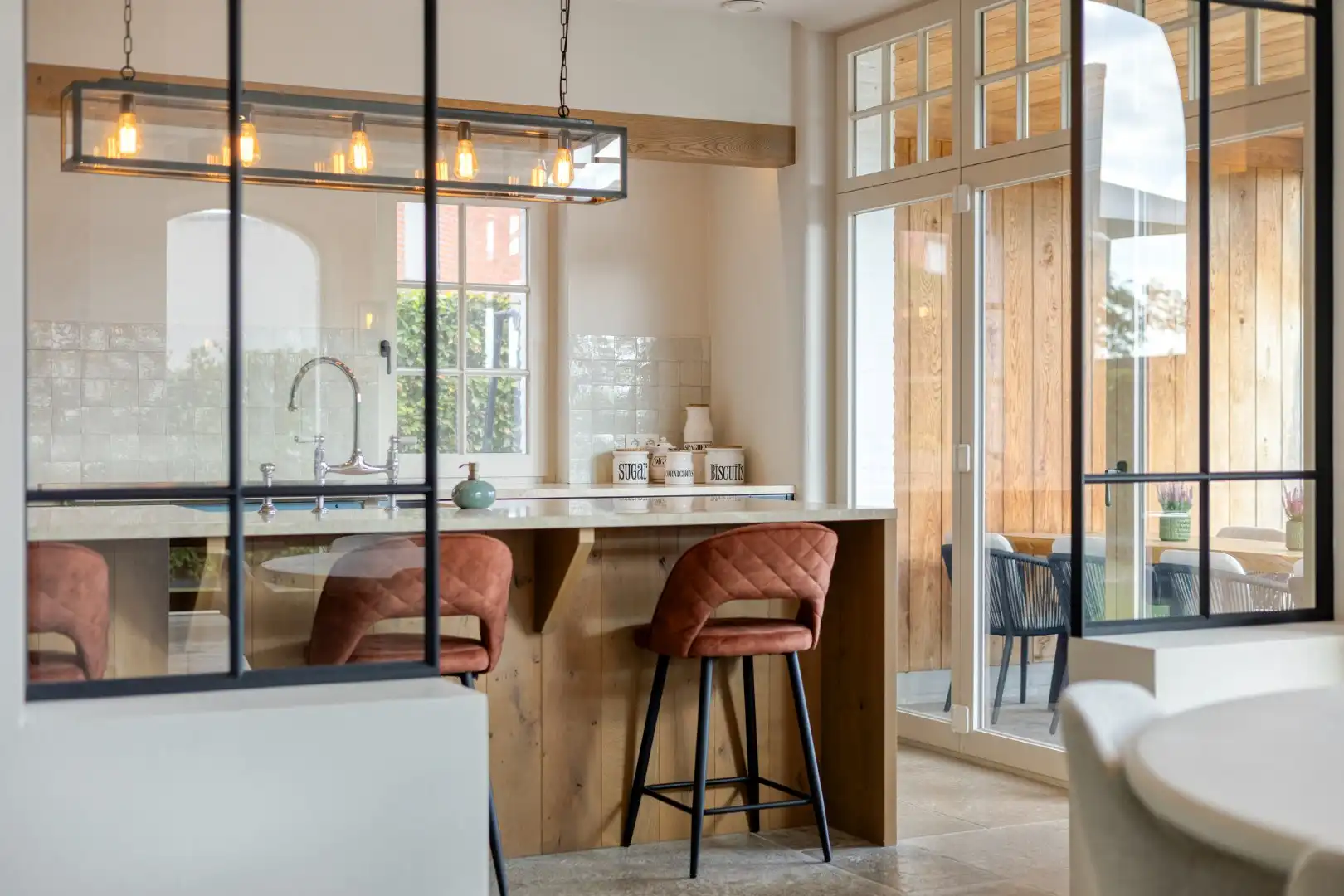 Prachtig afgewerkte villa met 4 slpks en 2 badkamers , landelijk gelegen op 1.080 m² ! foto 19