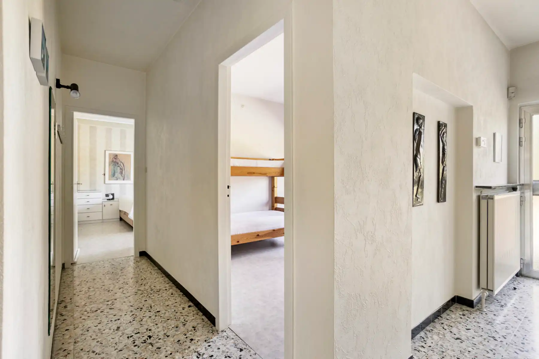 Bungalow (+/- 163 m²) + loods/werkplaats (>400 m²) + oprit foto 14