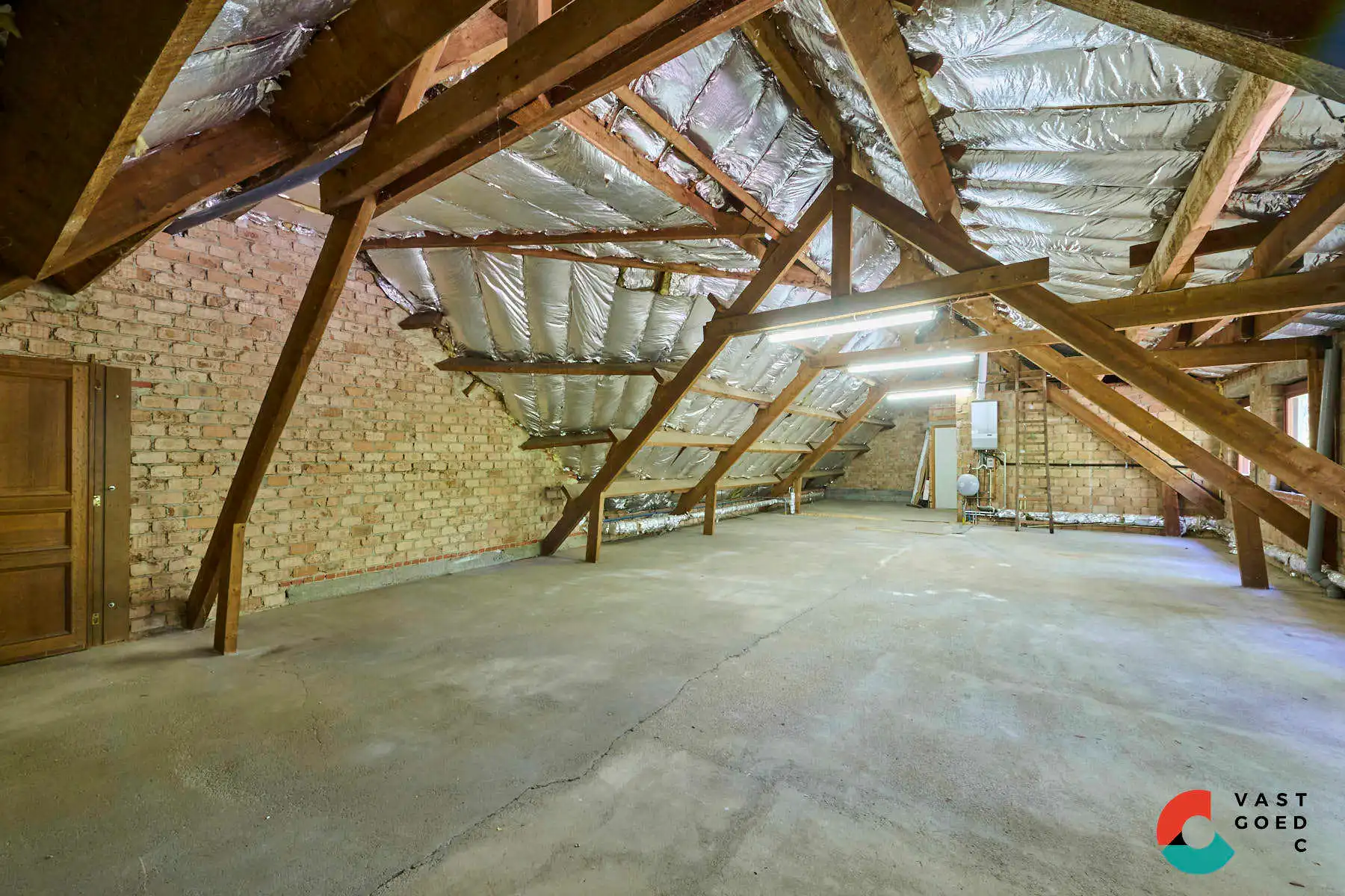 Knap landhuis op een bosrijk perceel van 58,63 are foto 22