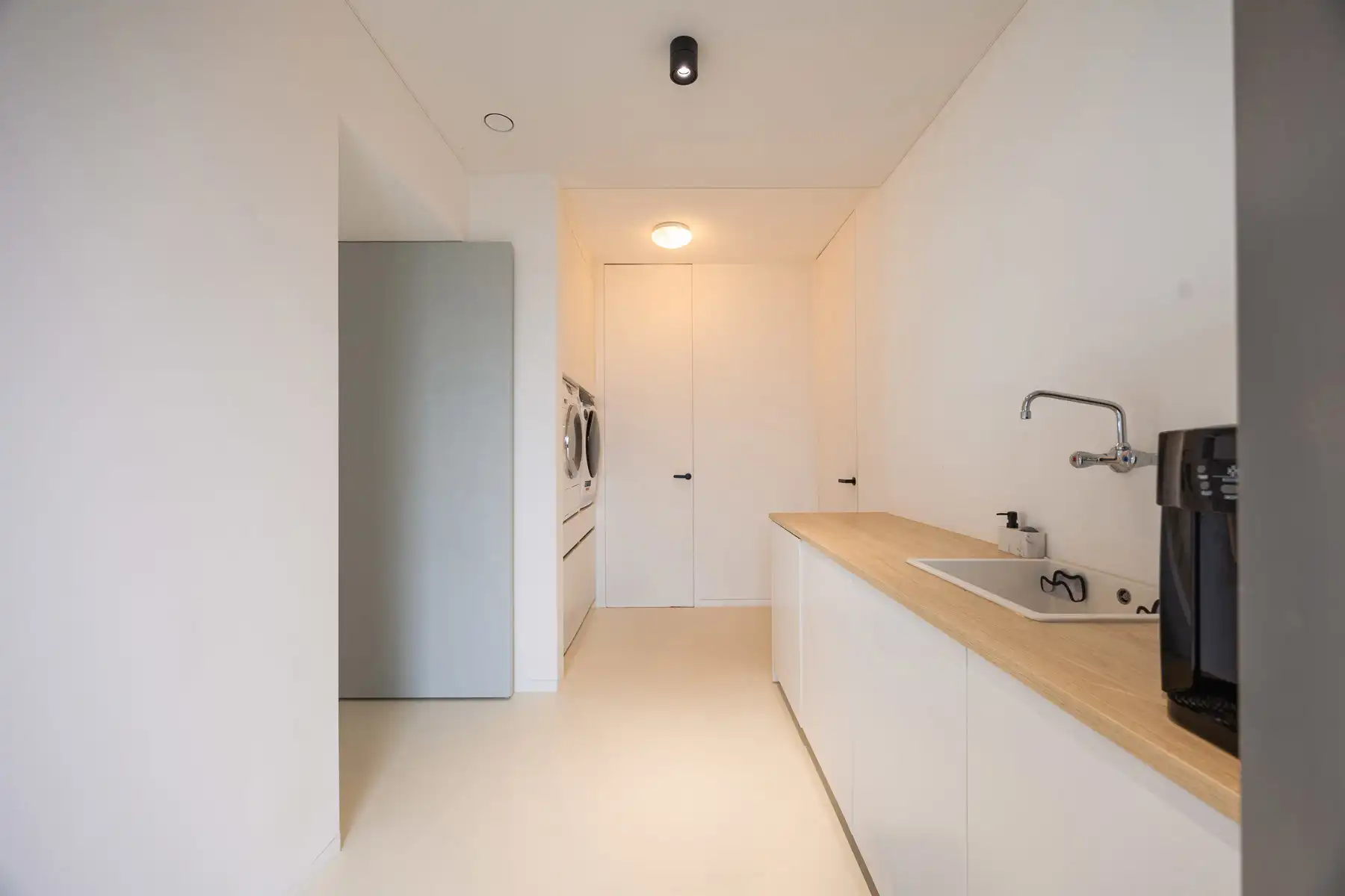 Exclusieve energiezuinige villa met zwembad en poolhouse foto 14