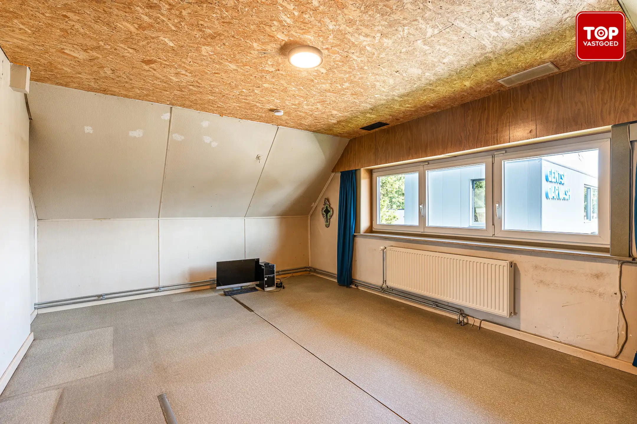 Charmante te renoveren woning met karakter en strooien dak foto 26