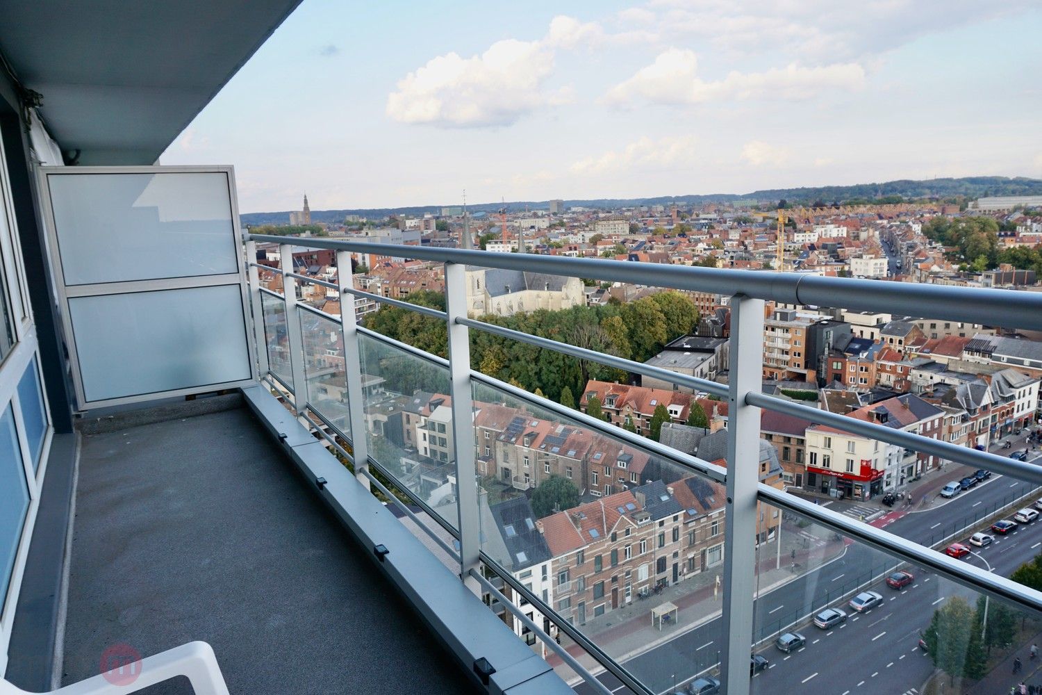 Gemeubeld appartement met 1 slaapkamer, bureelruimte, terras en fantastisch uitzicht over Leuven. foto 9
