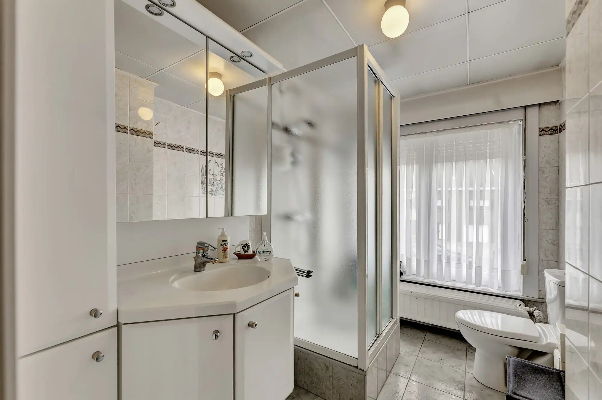 Te renoveren woning met extra entiteit en garage foto 16