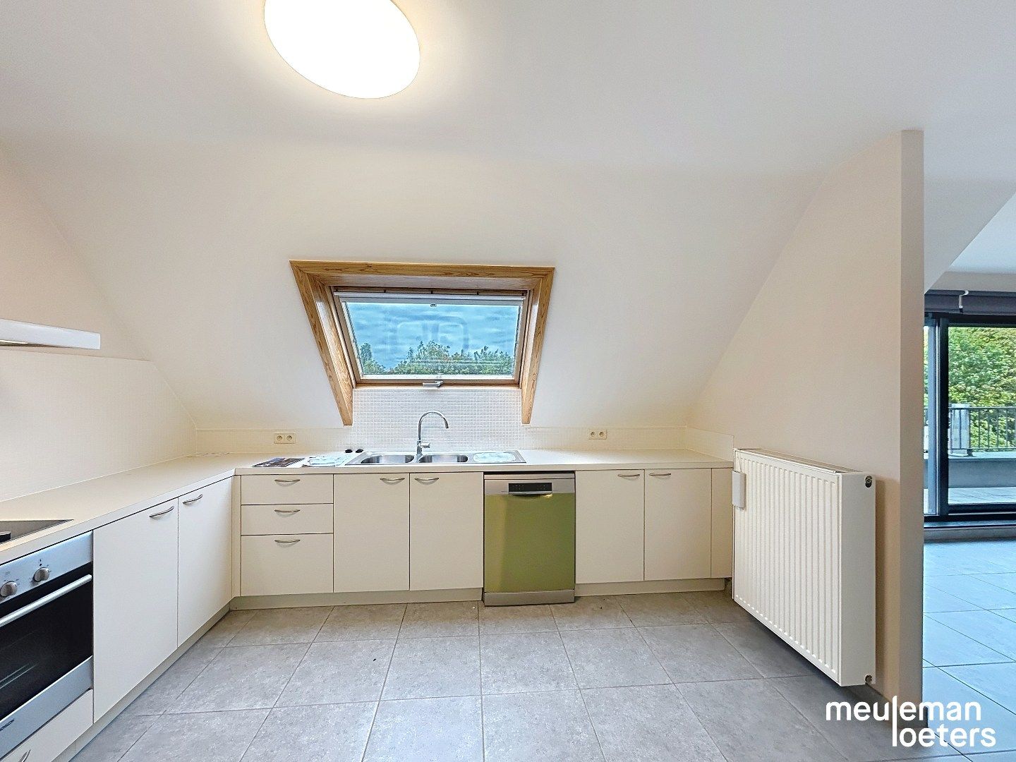 Zeer ruim appartement met terras foto 5