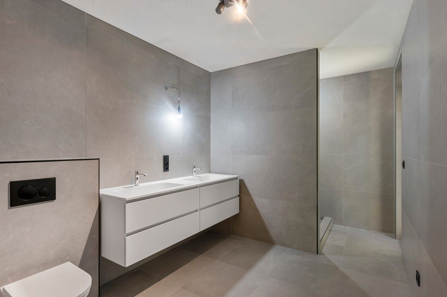 Nieuwe, energiezuinige open bebouwing in doodlopende straat. foto 28