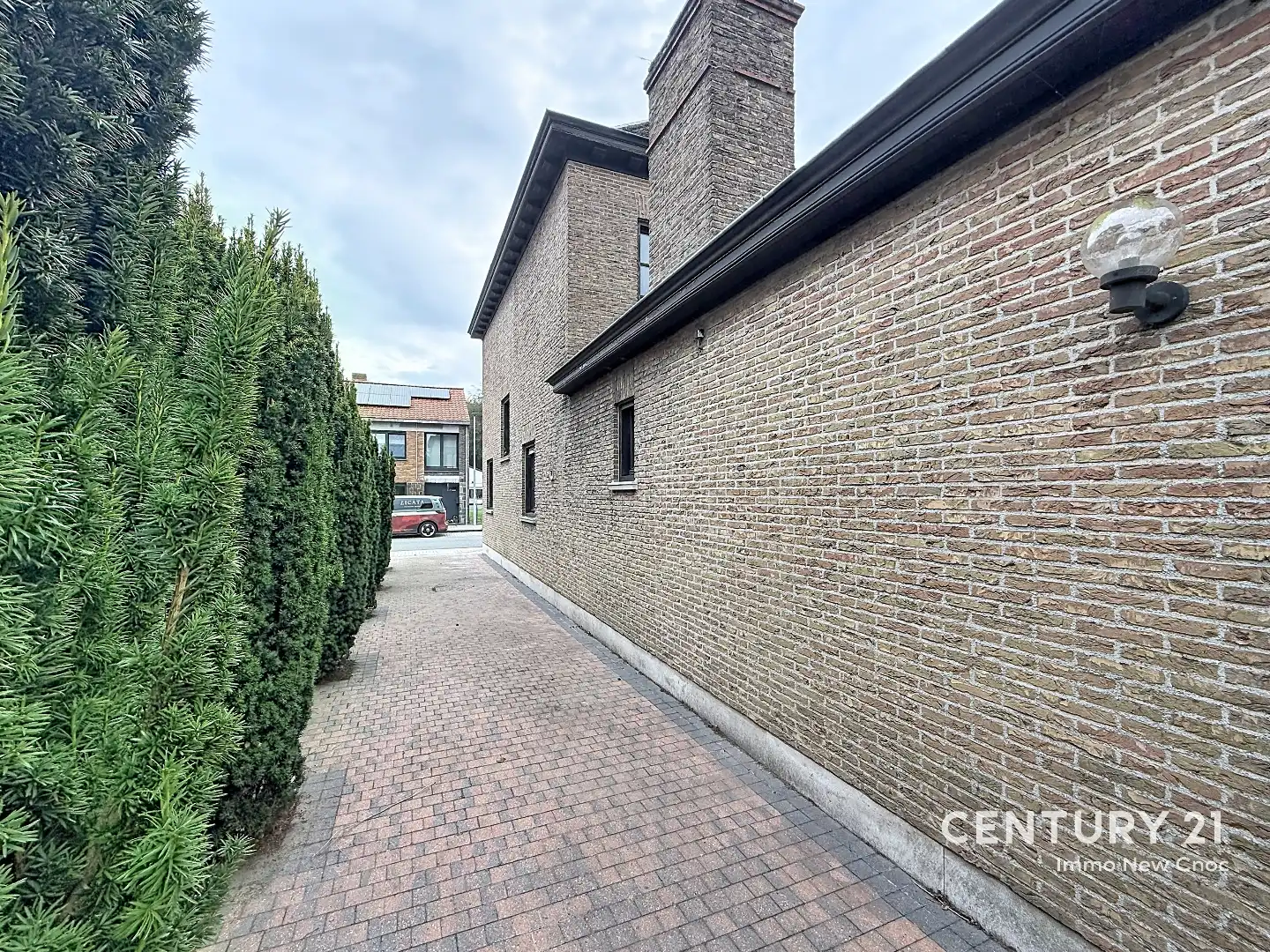 Karaktervolle halfopen woning met ruime bijgebouwen en grote tuin in Sint-Andries foto 19