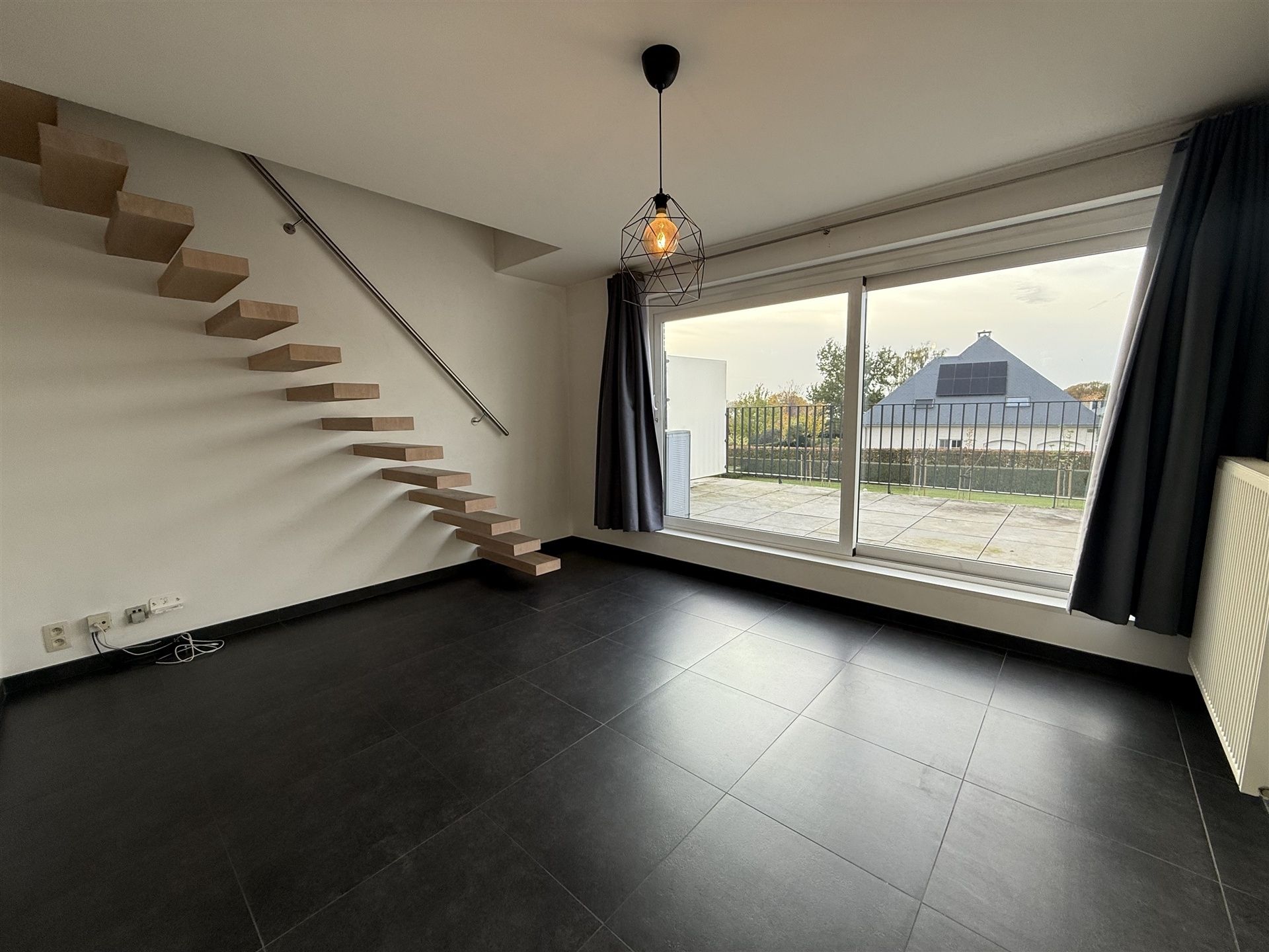 Duplex met twee slaapkamers en autostaanplaats foto 4