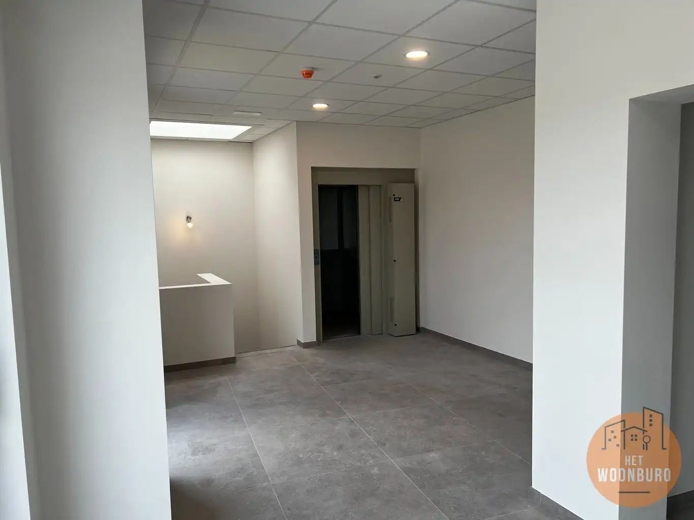 Kantoor met polyvalente ruimte, 4 burelen, vergaderzaal foto 4