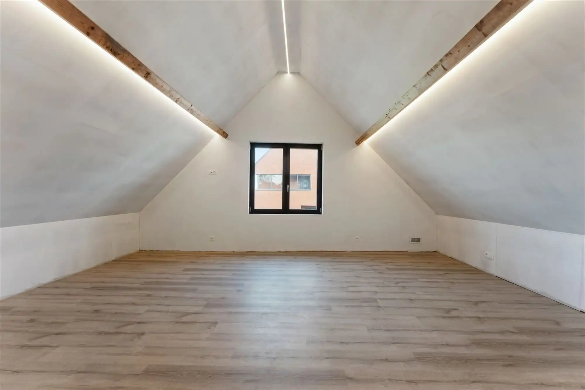 AF TE WERKEN RUIME WONING (222M²) MET 2 SLAAPKAMERS EN TUIN MET TUINKAMER OP 6A 81CA TE PAAL  foto 21