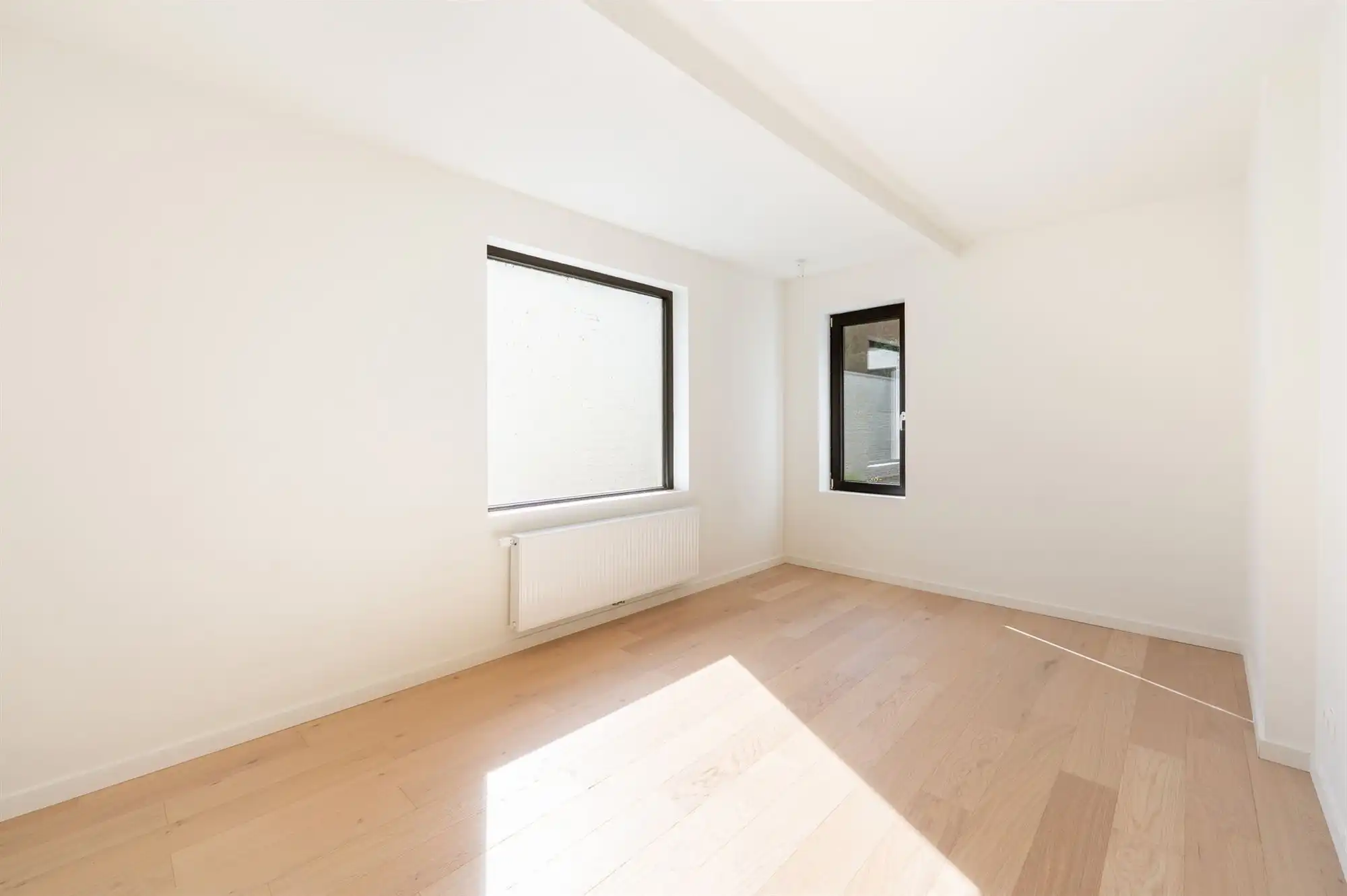 Gerenoveerde woning met 4 slk en grote tuin! foto 17