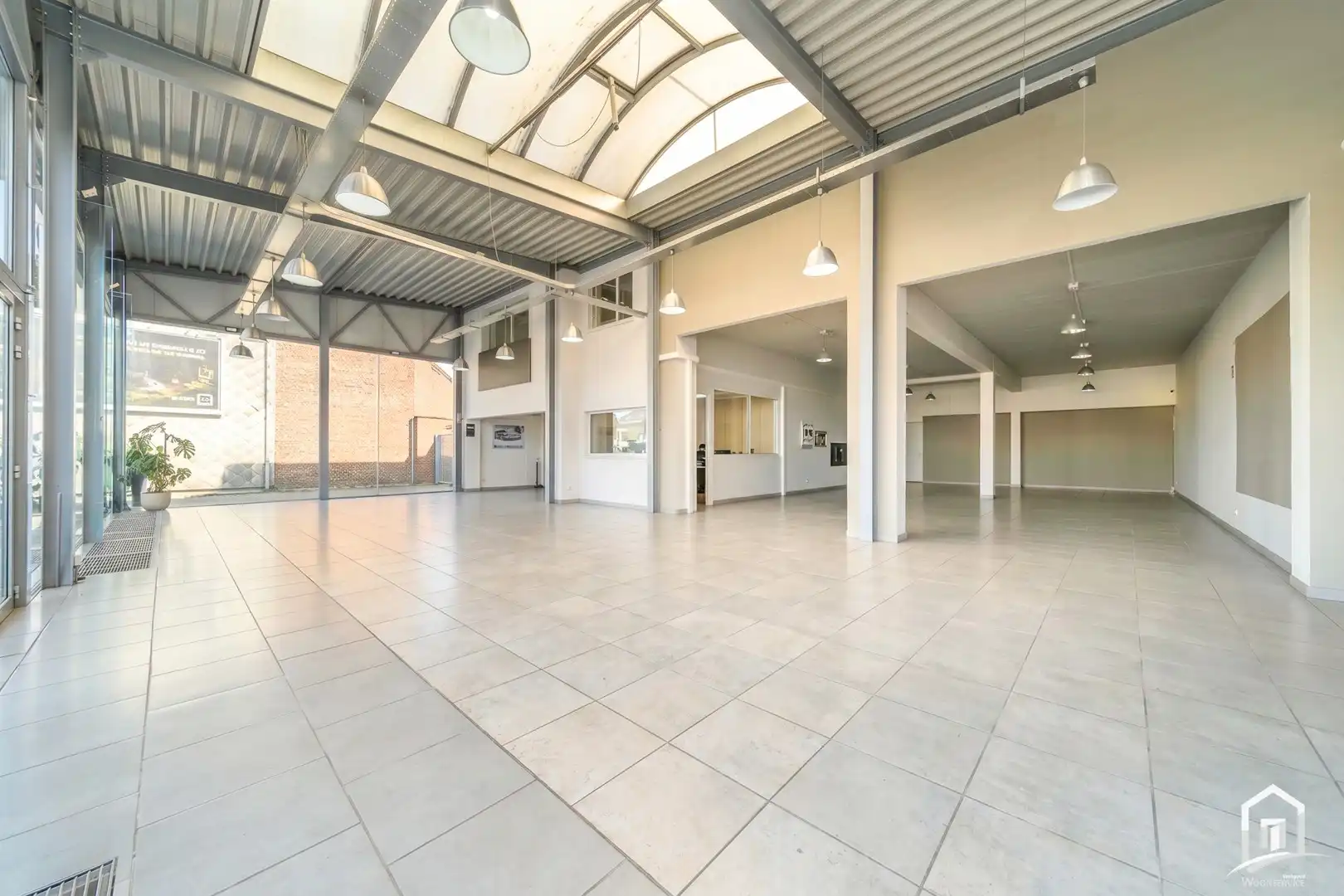 Ruim commercieel pand met showroom en magazijn op uitstekende locatie te Erembodegem foto 3