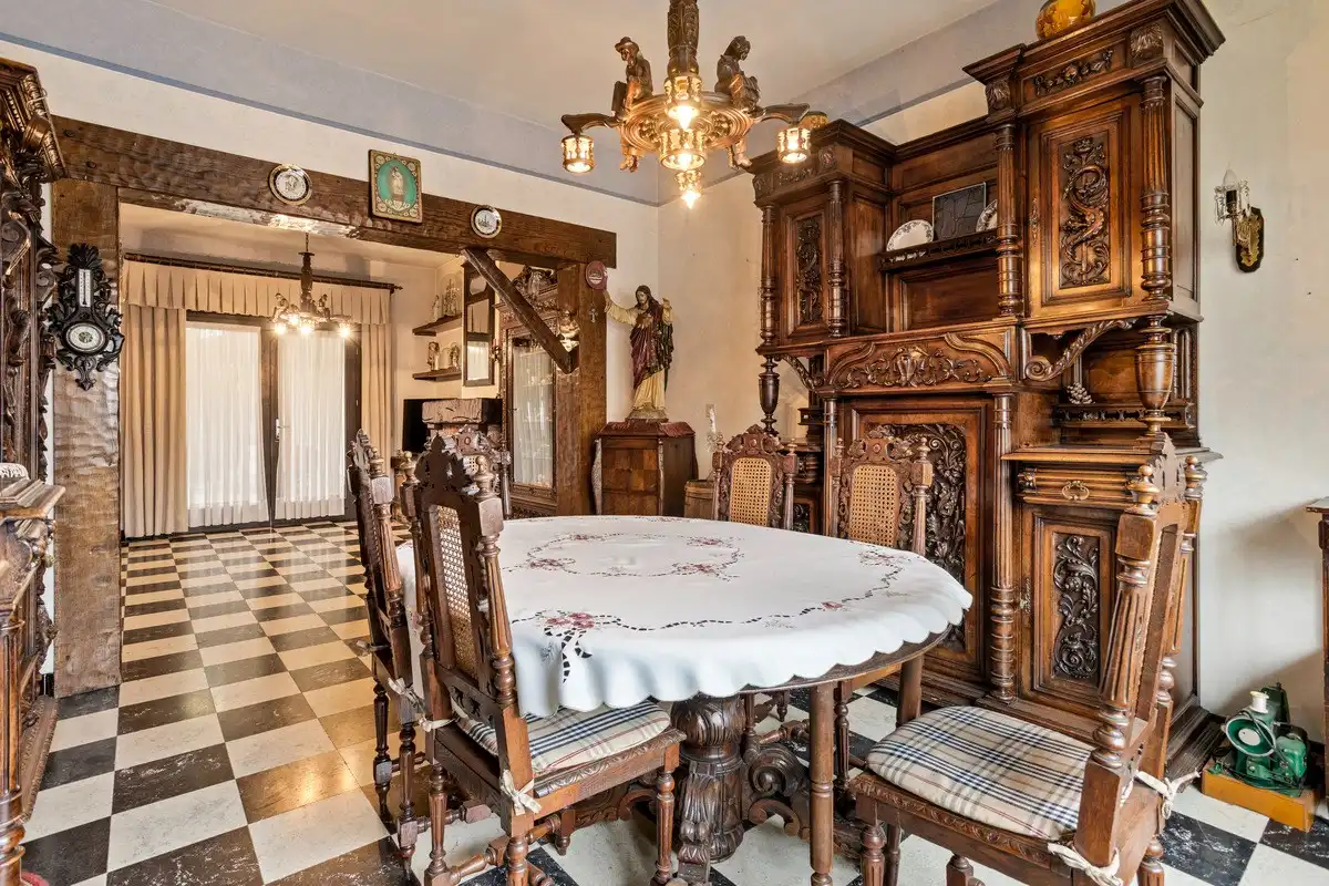 Te renoveren, ruime woning op 427 m2! foto 3