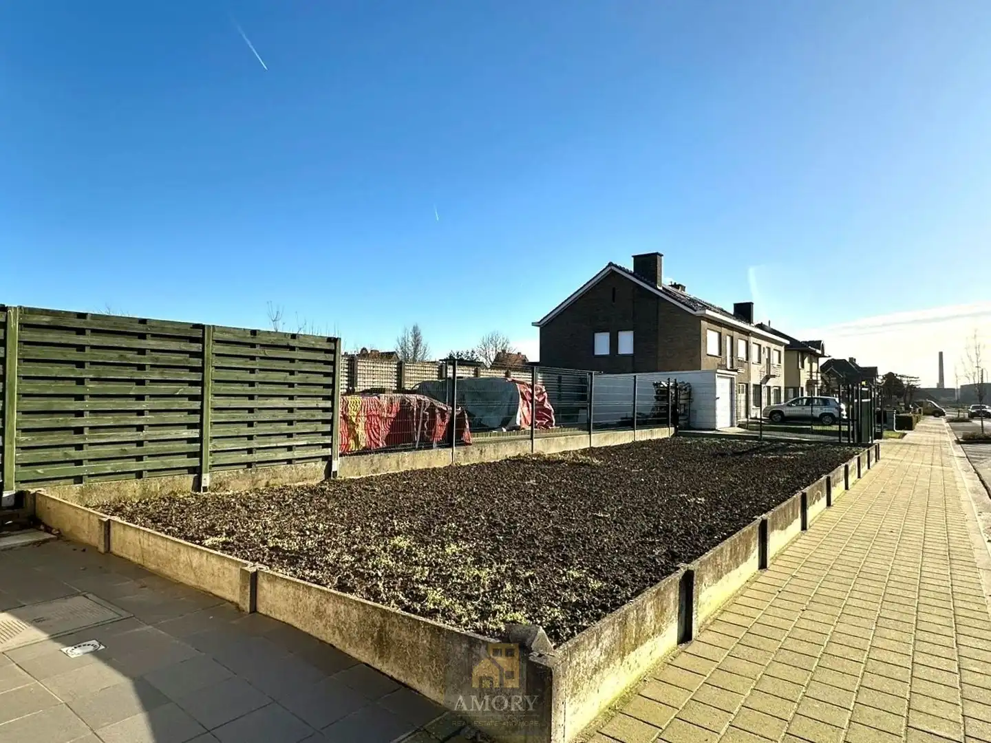 Halfopen woning met dubbele garage foto 12