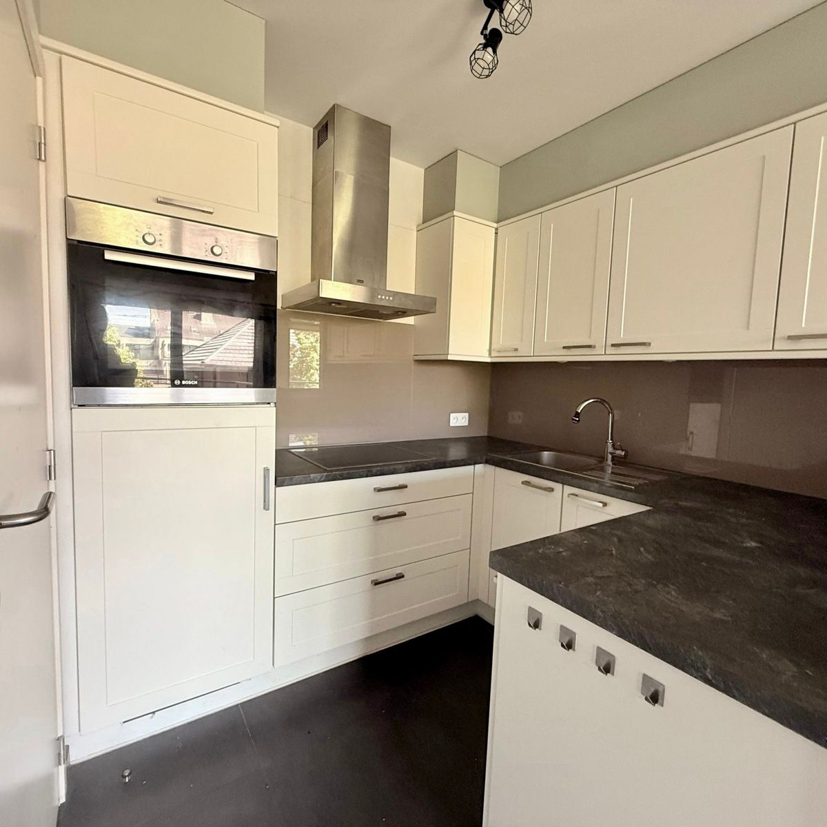 2-slaapkamerappartement met autostaanplaats en terras foto 7