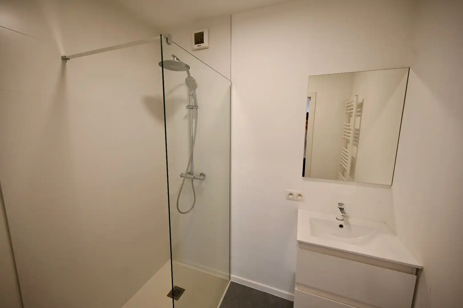 LICHTRIJK INSTAPKLAAR APPARTEMENT MET DUINENZICHT EN GESLOTEN GARAGEBOX foto 6