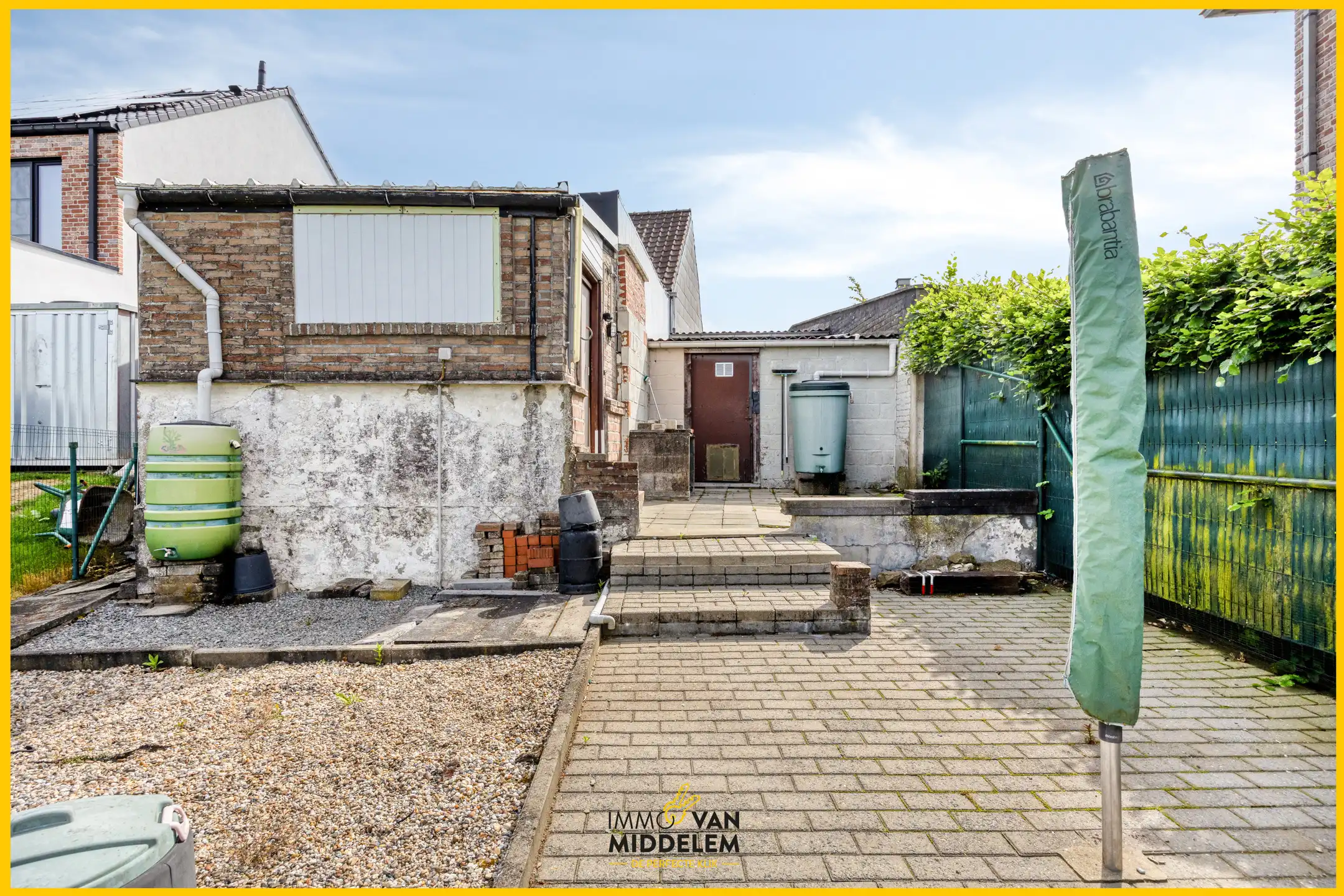 TE RENOVEREN STARTERSWONING MET TUIN EN GARAGE foto 15