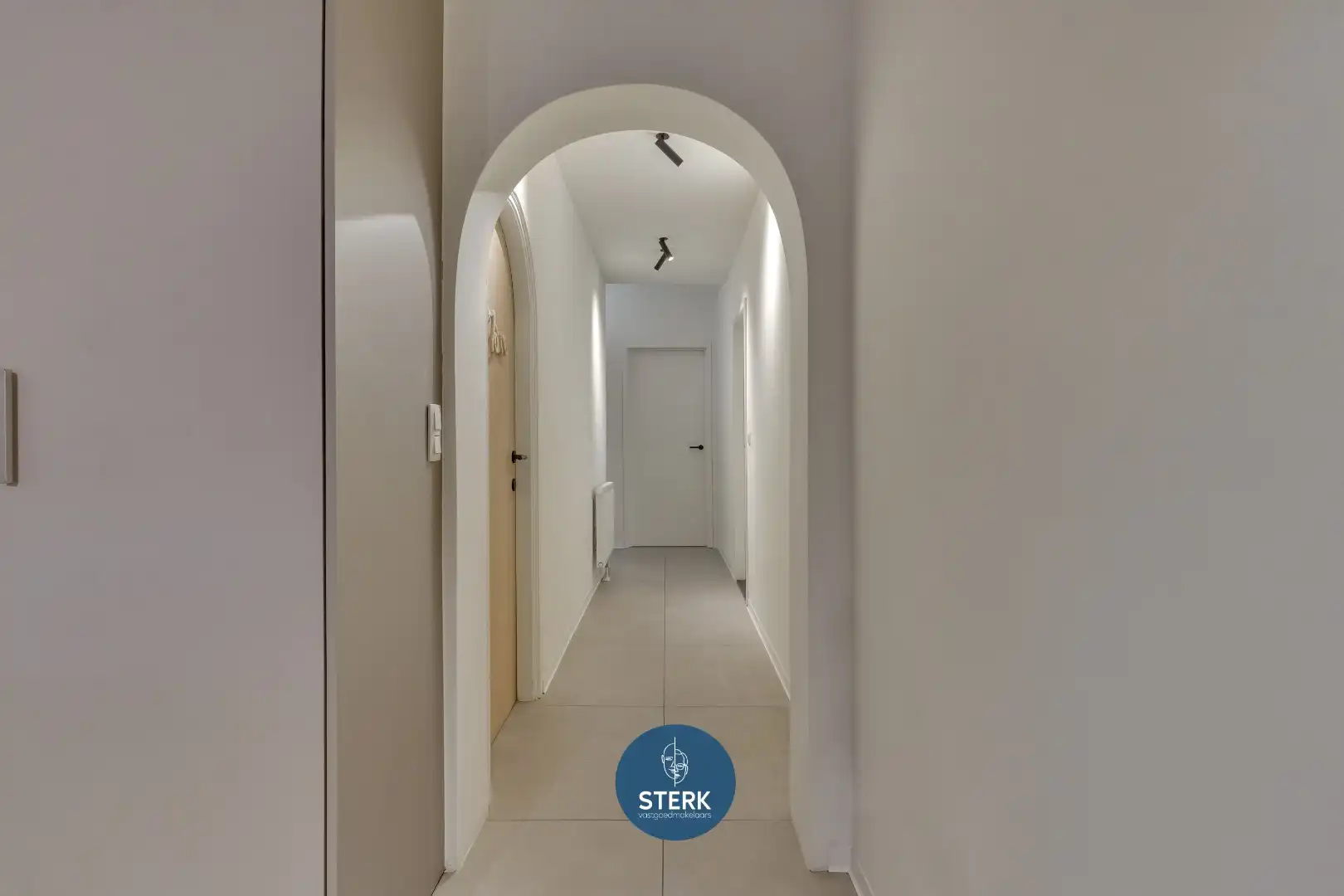 PAND MET 2 APPARTEMENTEN EN HANDELSRUIMTE TE BRIEGDEN-LANAKEN !  foto 9