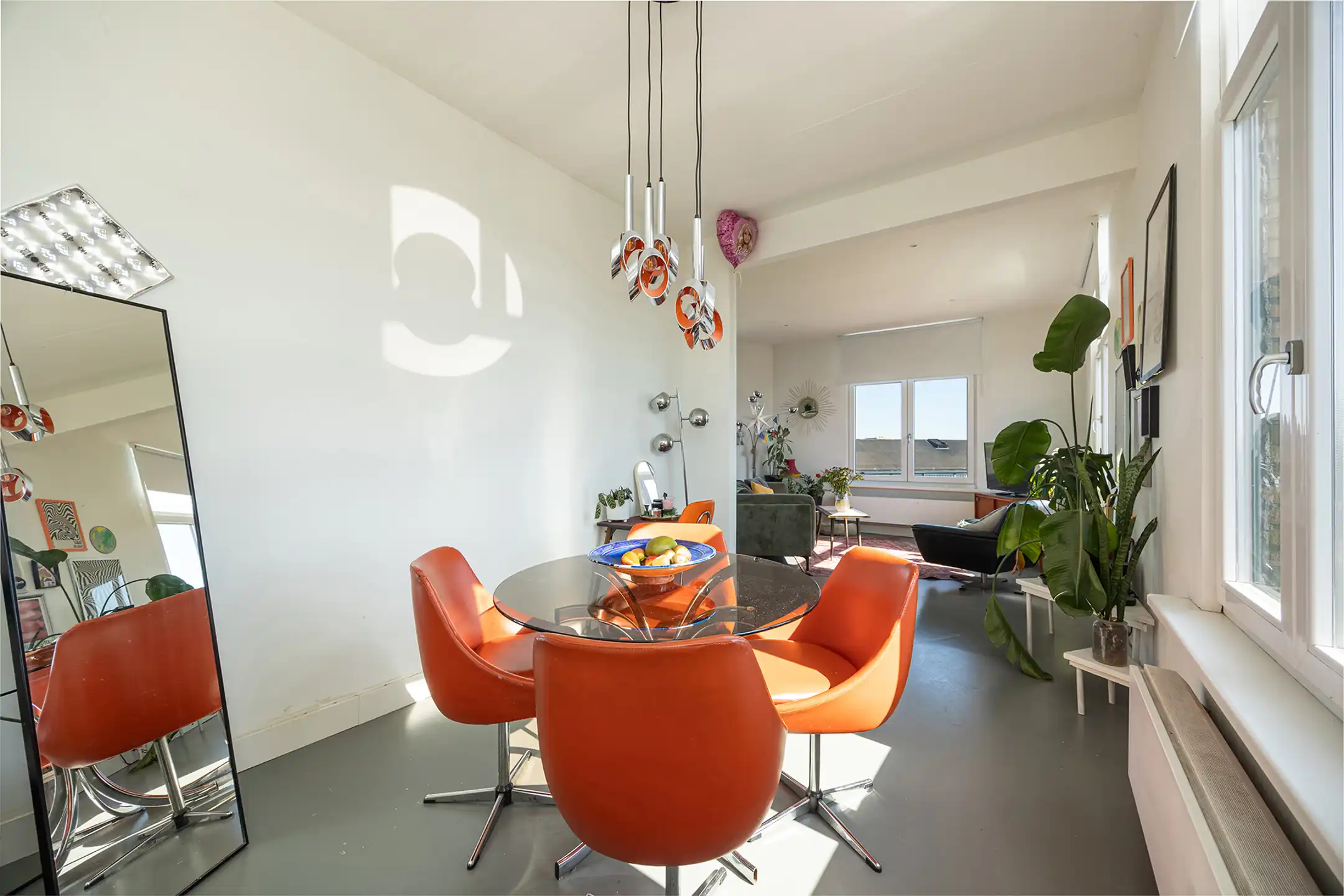 Lichtrijk hoekappartement met open zicht aan Damplein foto 4