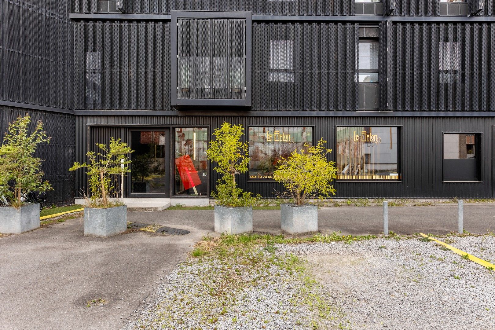 HIGH-END HANDELSRUIMTE OF KANTOOR MET GARAGE foto 4