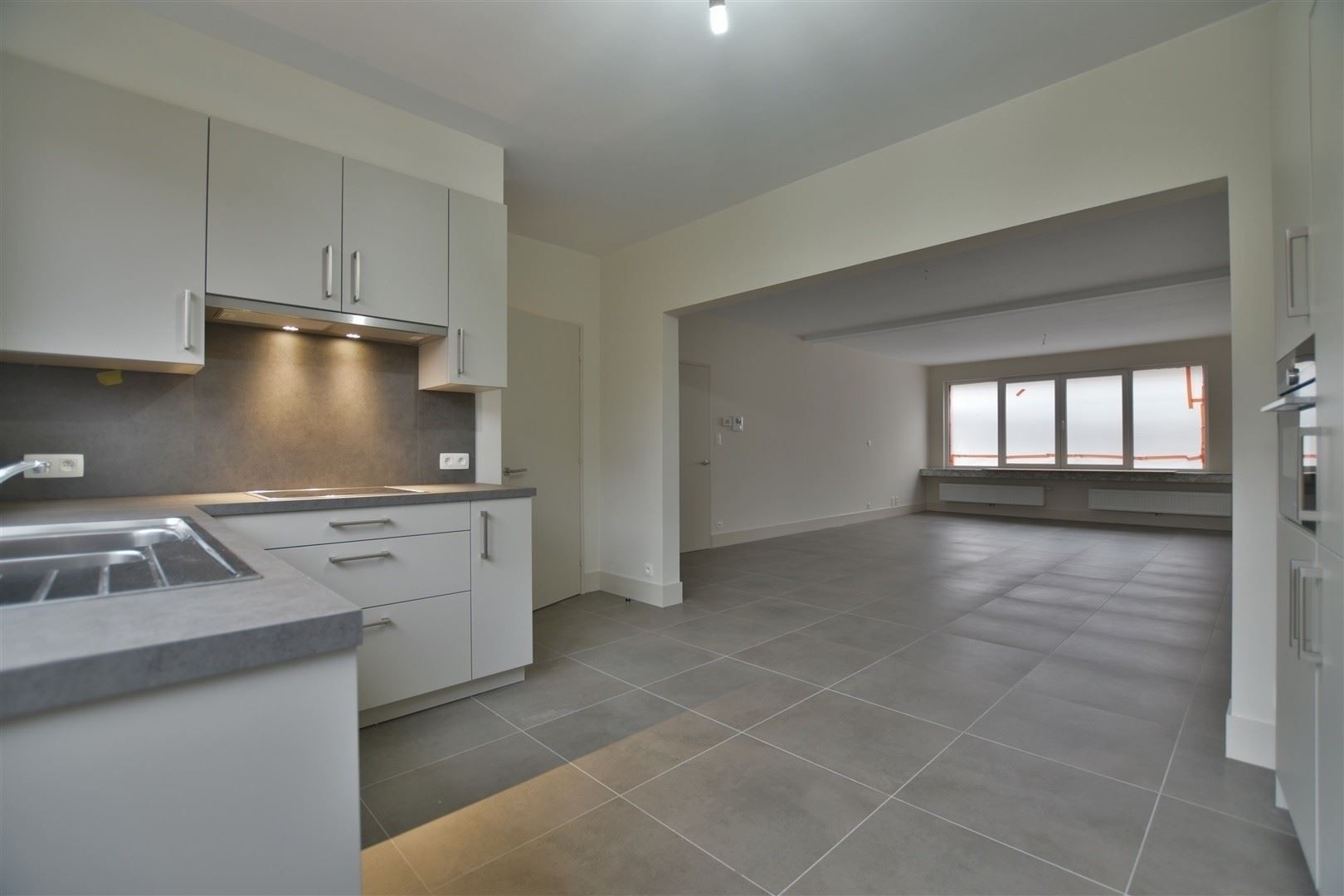 Totaal gerenoveerd GV appartement met tuin te Grembergen foto 13