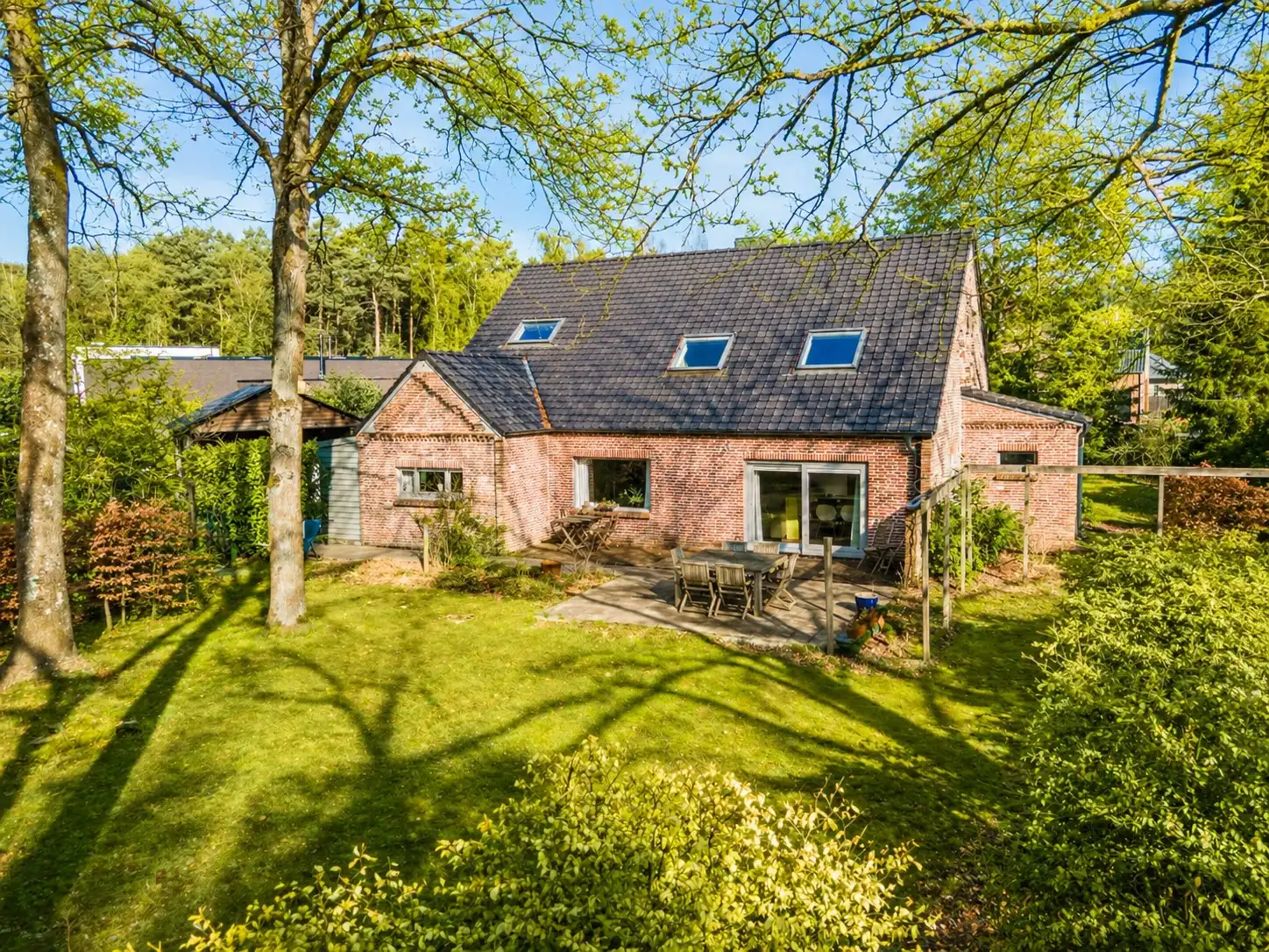 Ruim en rustig wonen op een unieke topligging foto {{pictureIndex}}