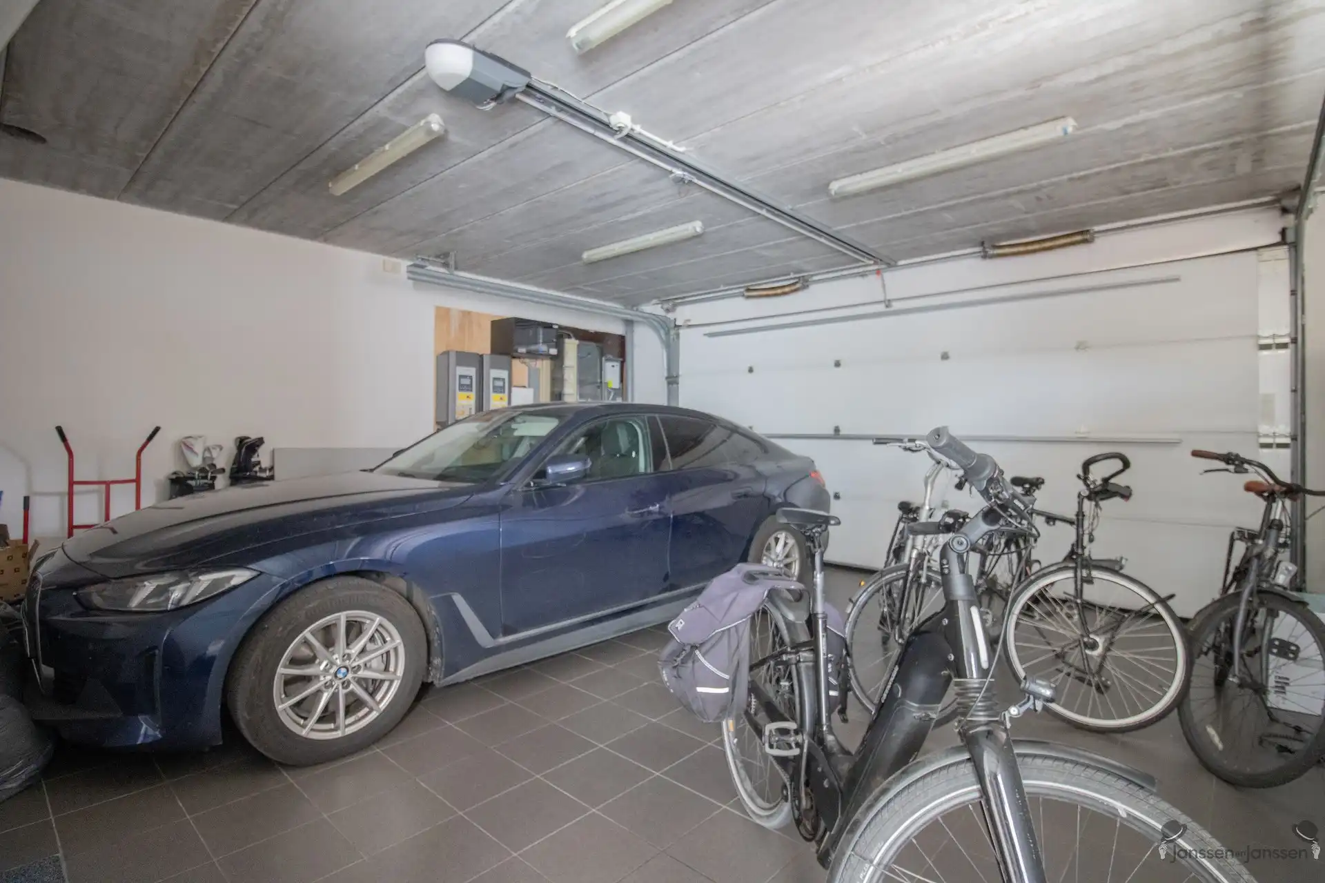 Ruime villa met 5 slaapkamers, 2 badkamers, buitenzwembad en poolhouse op 1.020 m² foto 10