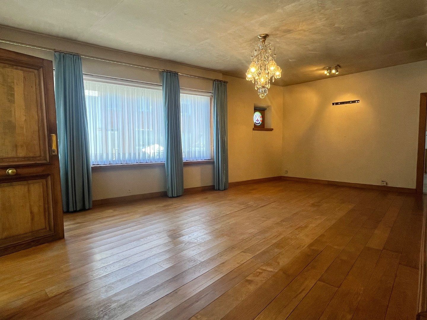 Authentiek hoekpand te koop in Harelbeke met 4 slaapkamers en een inpandige garage  foto 2