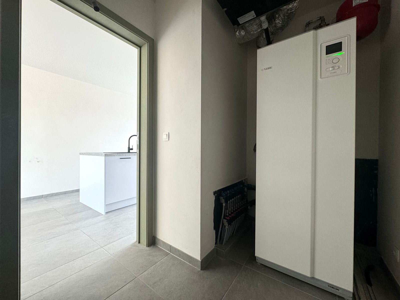 Prachtig nieuwbouw appartement inclusief twee staanplaatsen foto 18