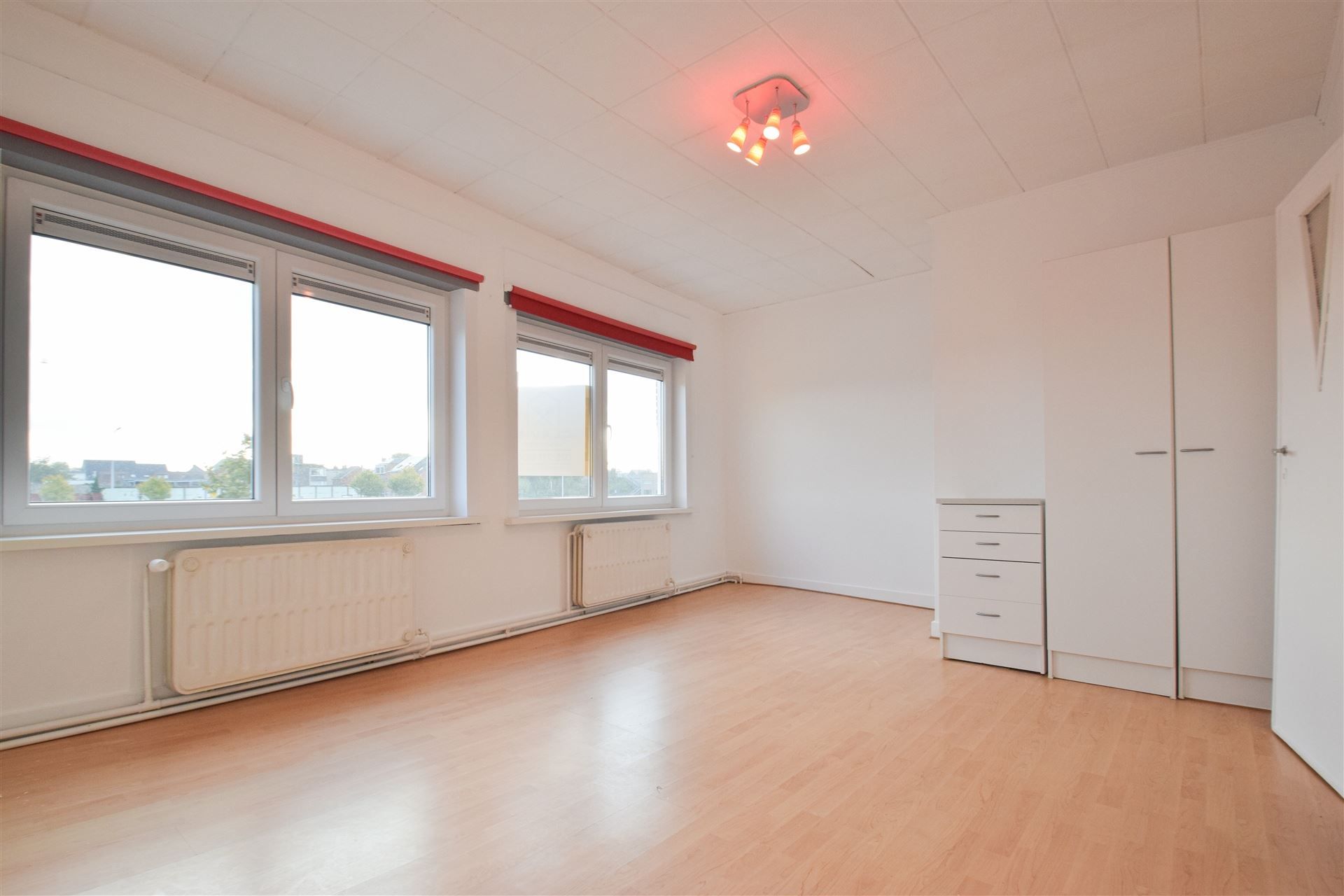 Op te frissen woning met stockagezolder aan de vaart. foto 9