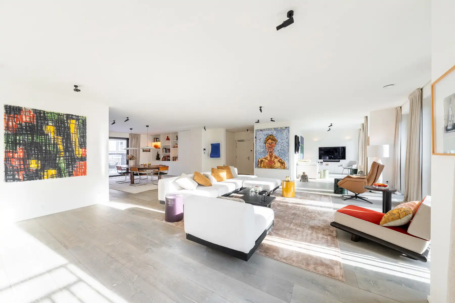 Riant luxe appartement met Parijse charme aan De Graanmarkt foto {{pictureIndex}}