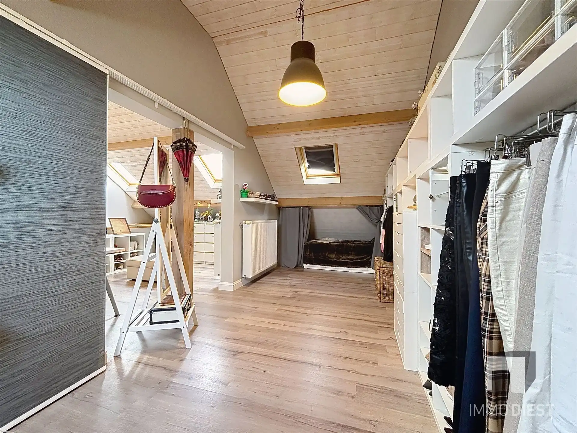 Charmante, instapklare gezinswoning met 3 ruime slaapkamers op 8a 52ca. foto 32