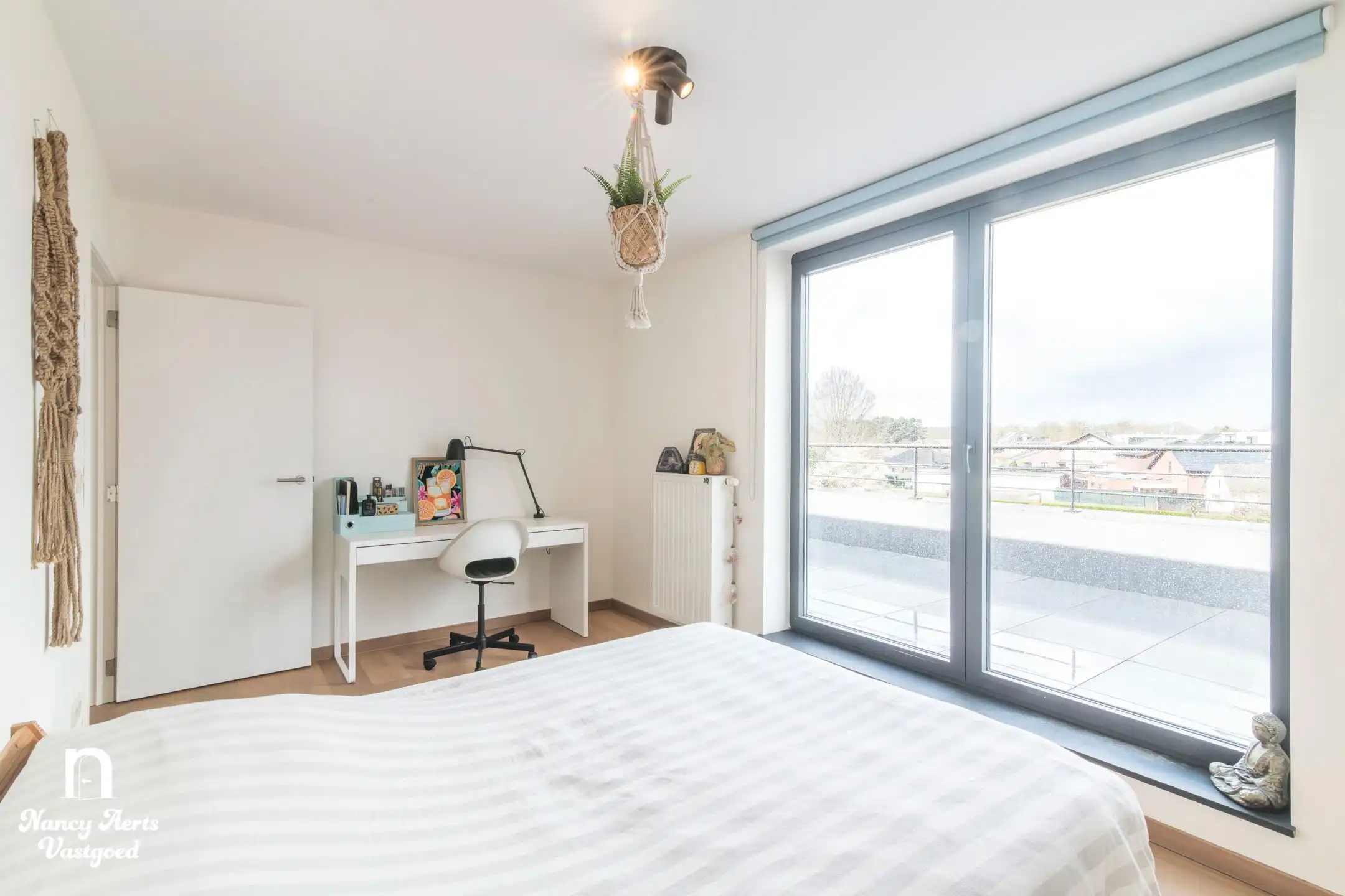 Lichtrijk penthouse met groot rondom terras en 2 parkings foto 20