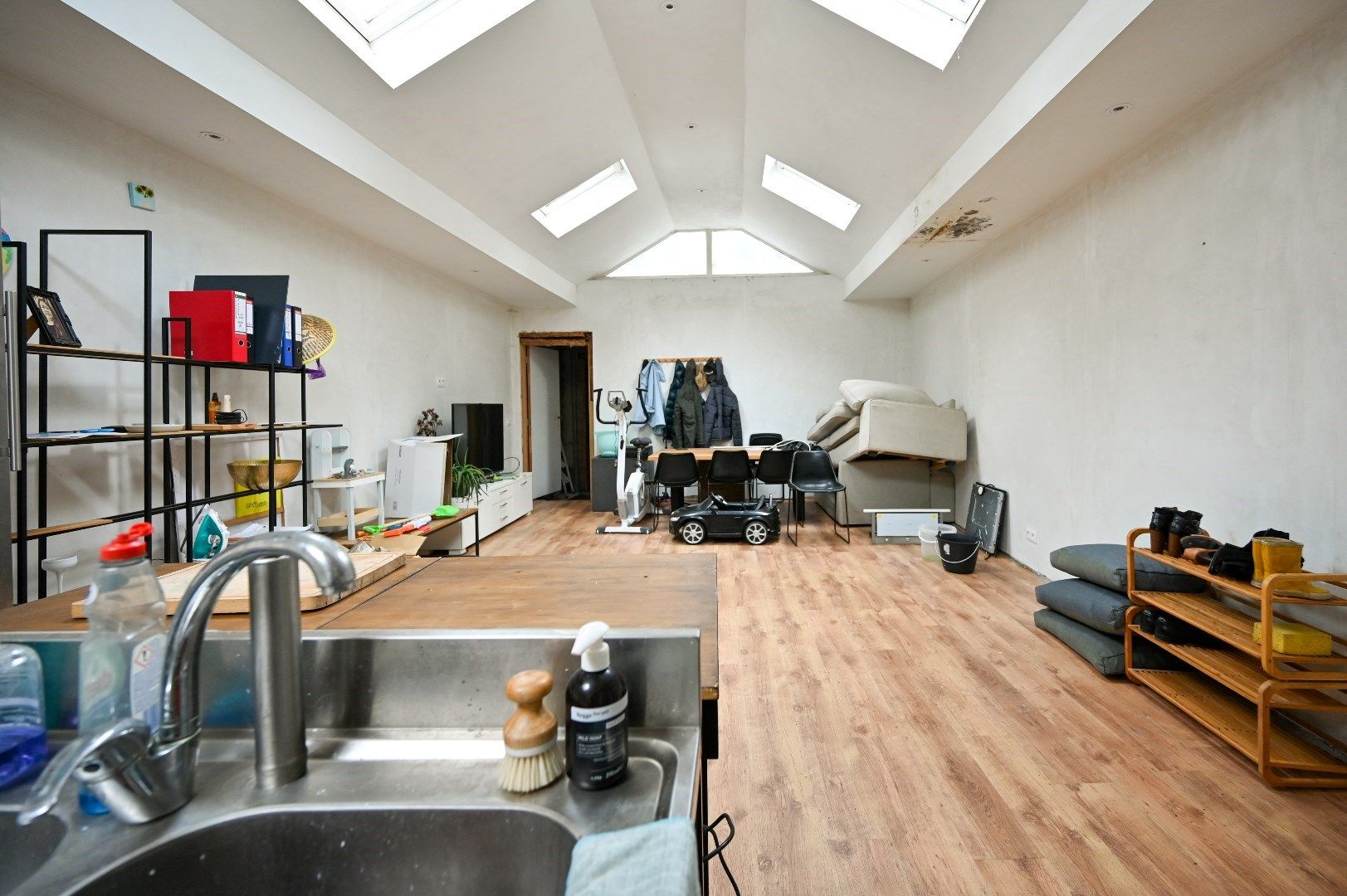 Handelshuis met afzonderlijke woonst op commerciële toplocatie foto 11