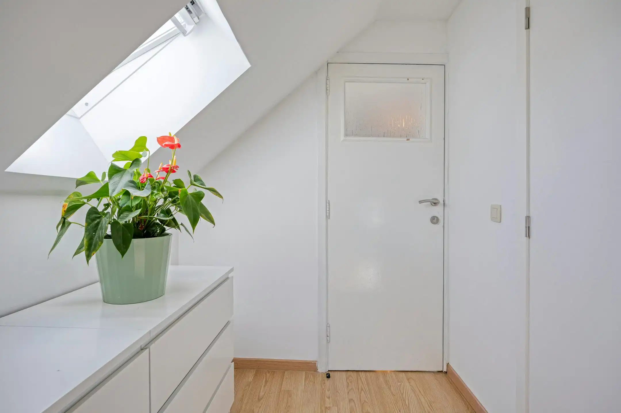 Ruime driegevelwoning met 4 slaapkamers, 2 badkamers, tuin en parking op uitstekende ligging te Vilvoorde en vlakbij Strombeek foto 16