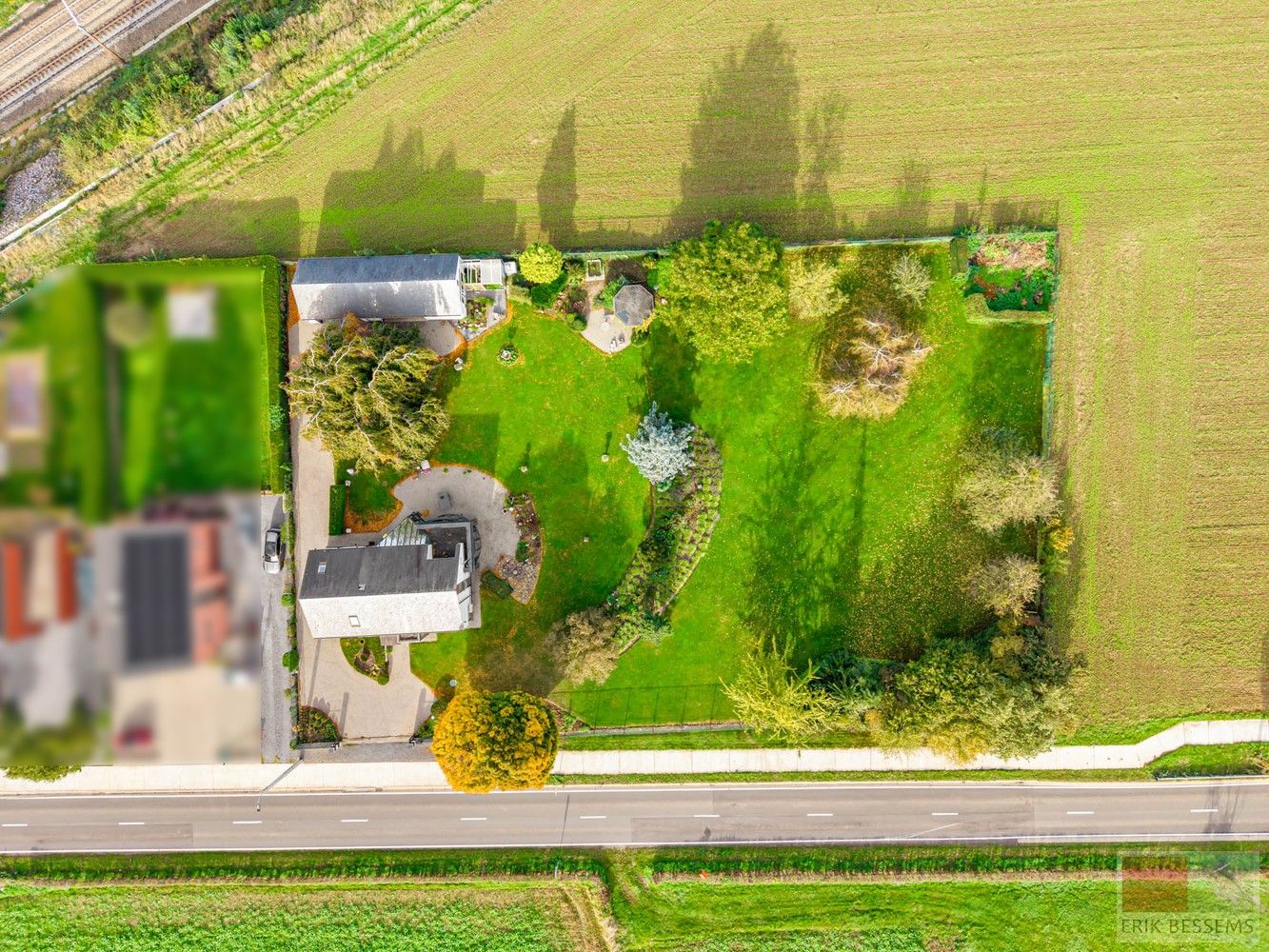 Ruime luxueuze villa met een bewoonbare opp van ca. 259m² en een perceel van 3900m². foto 2