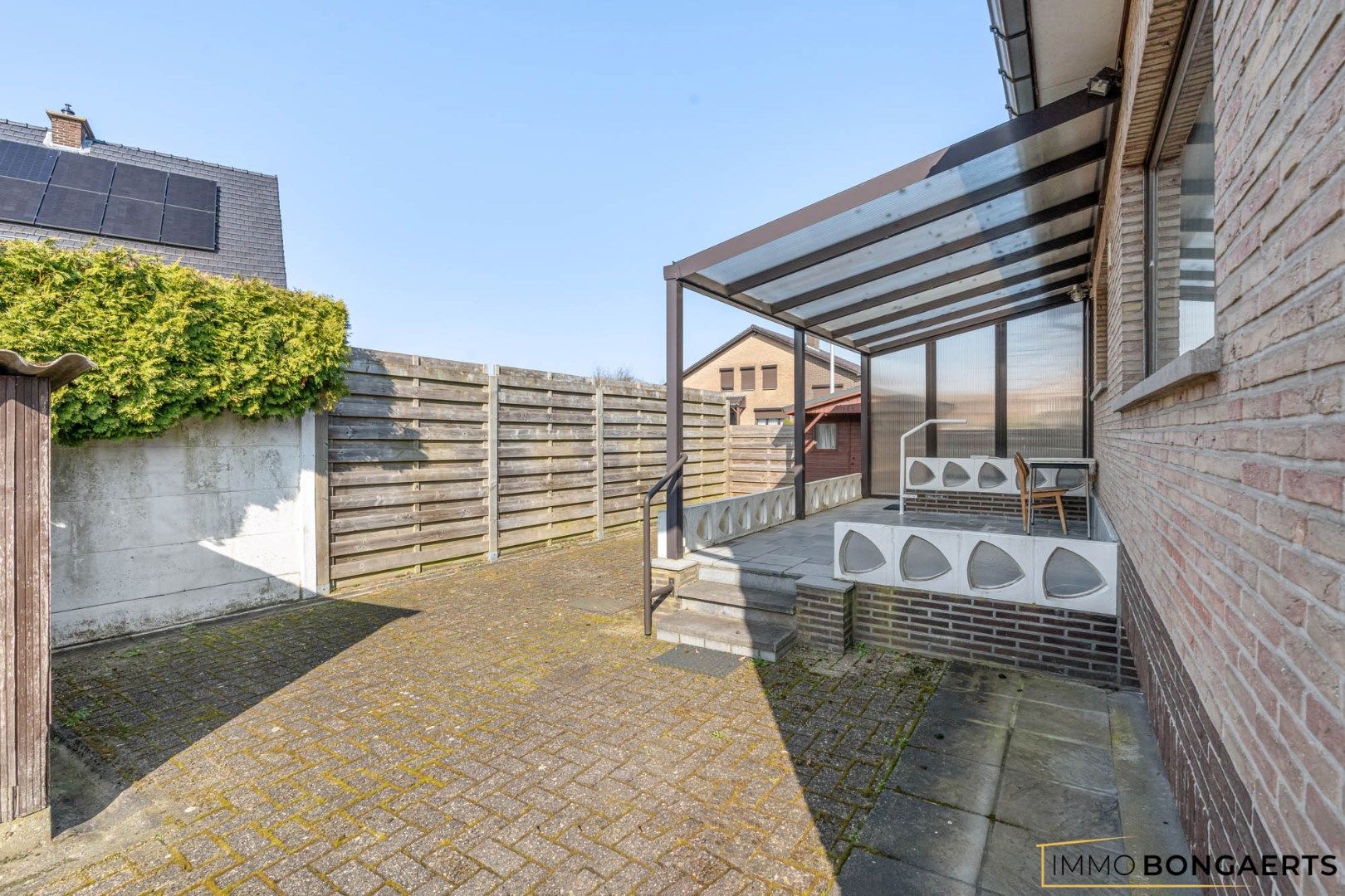 Ruime woning met drie slaapkamers foto 23