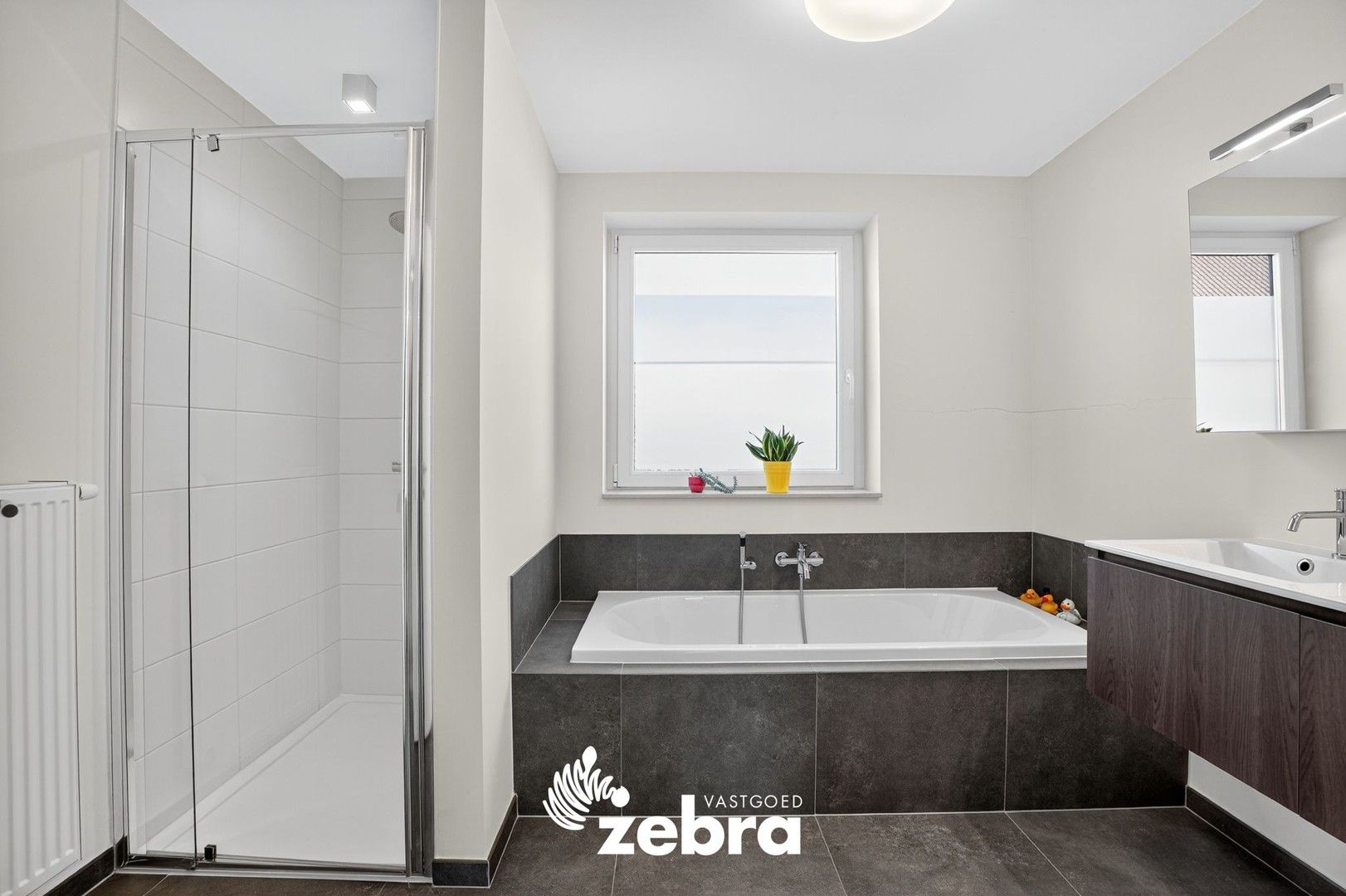 Instapklare woning met 4 SLK, 2 BADK en GARAGE! foto 19