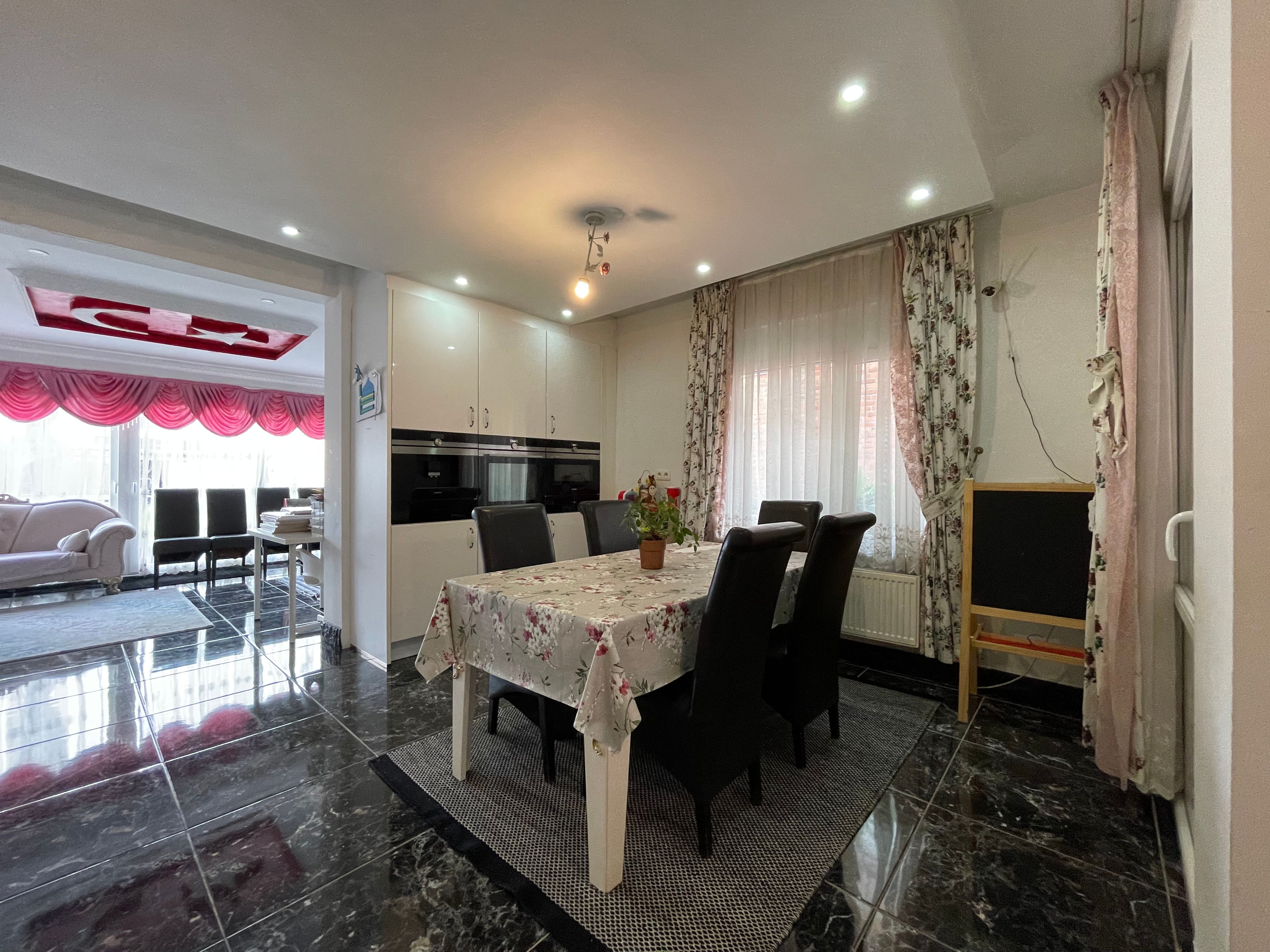Instapklaar 263m² 2 badk 3 slpk foto 6