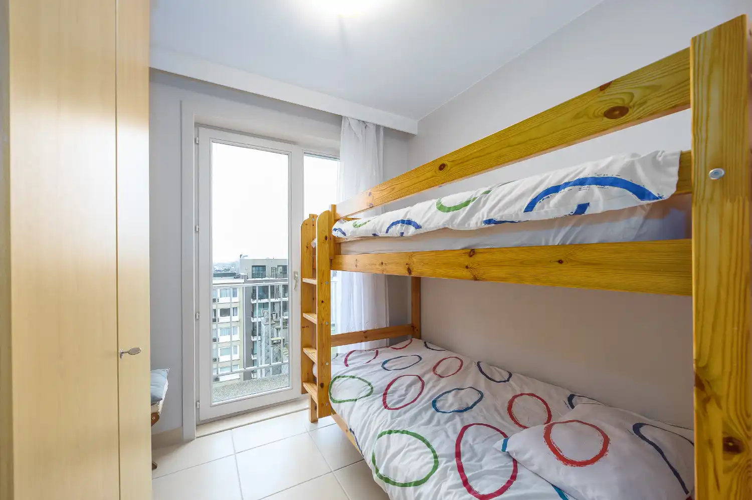 Luxe appartement op de zeedijk met panoramisch zeezicht en zuidgericht terras foto 22