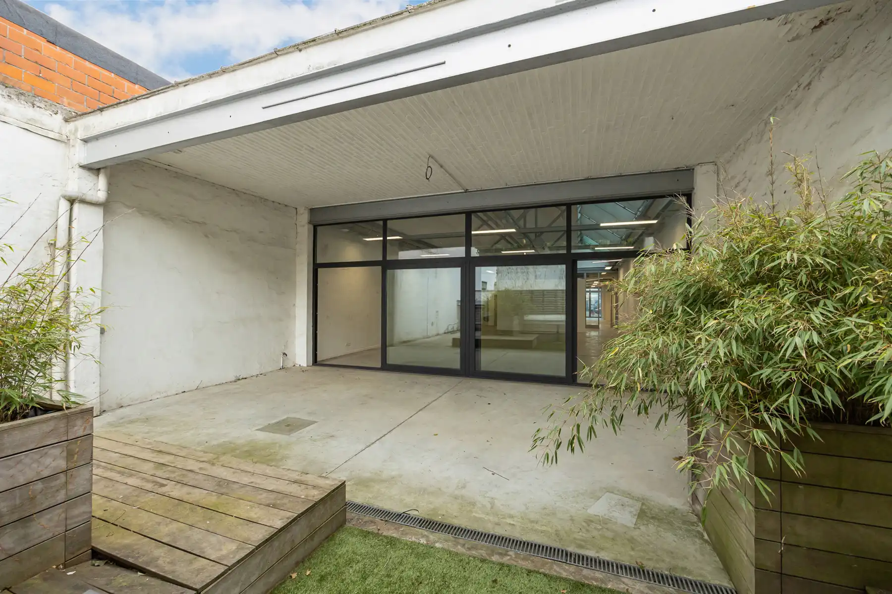 Instapklaar kantoorgebouw te koop in Merksem foto 12