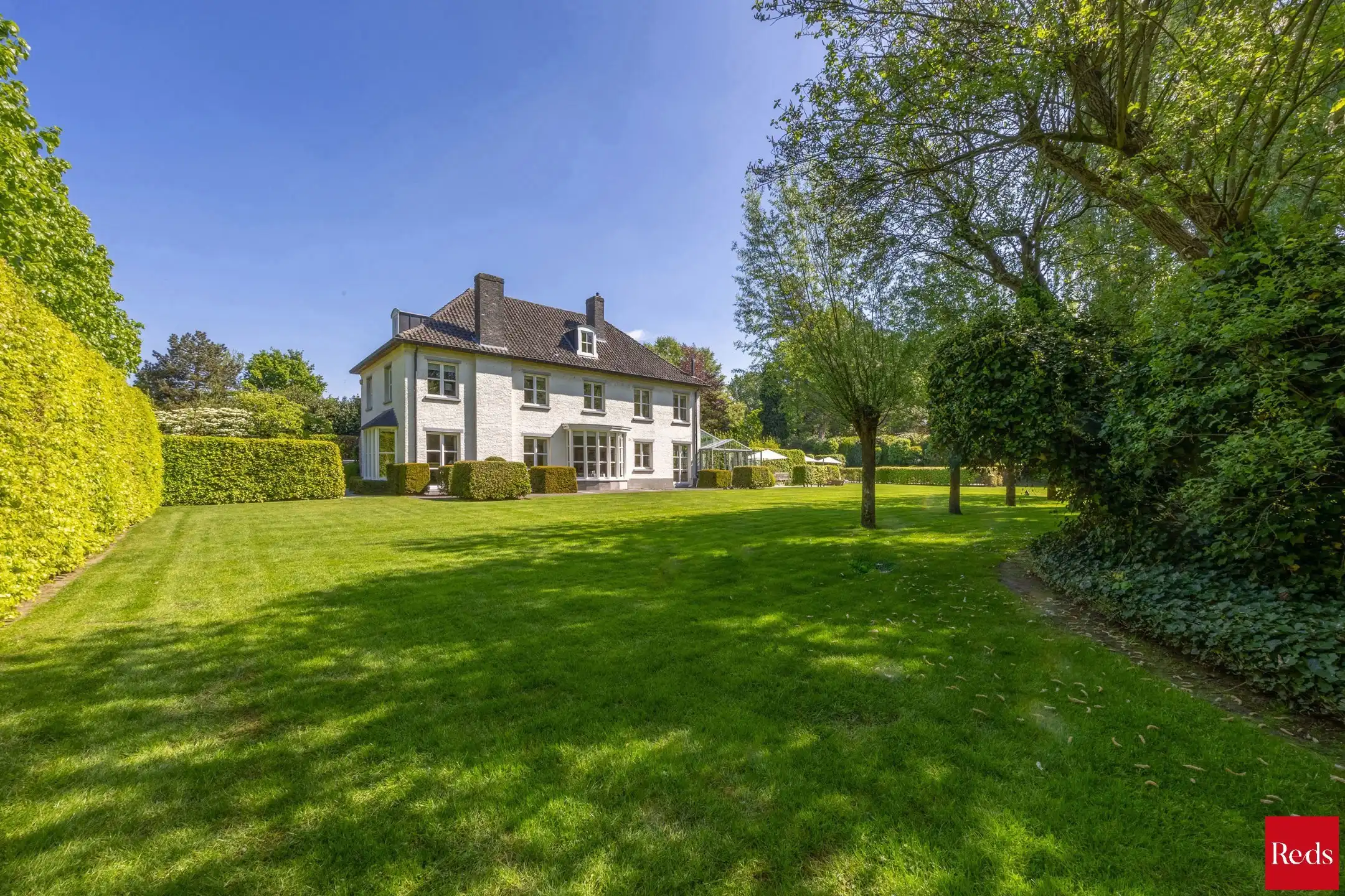 Statige luxevilla op royaal perceel van 3.877 m² met zwembad foto 42