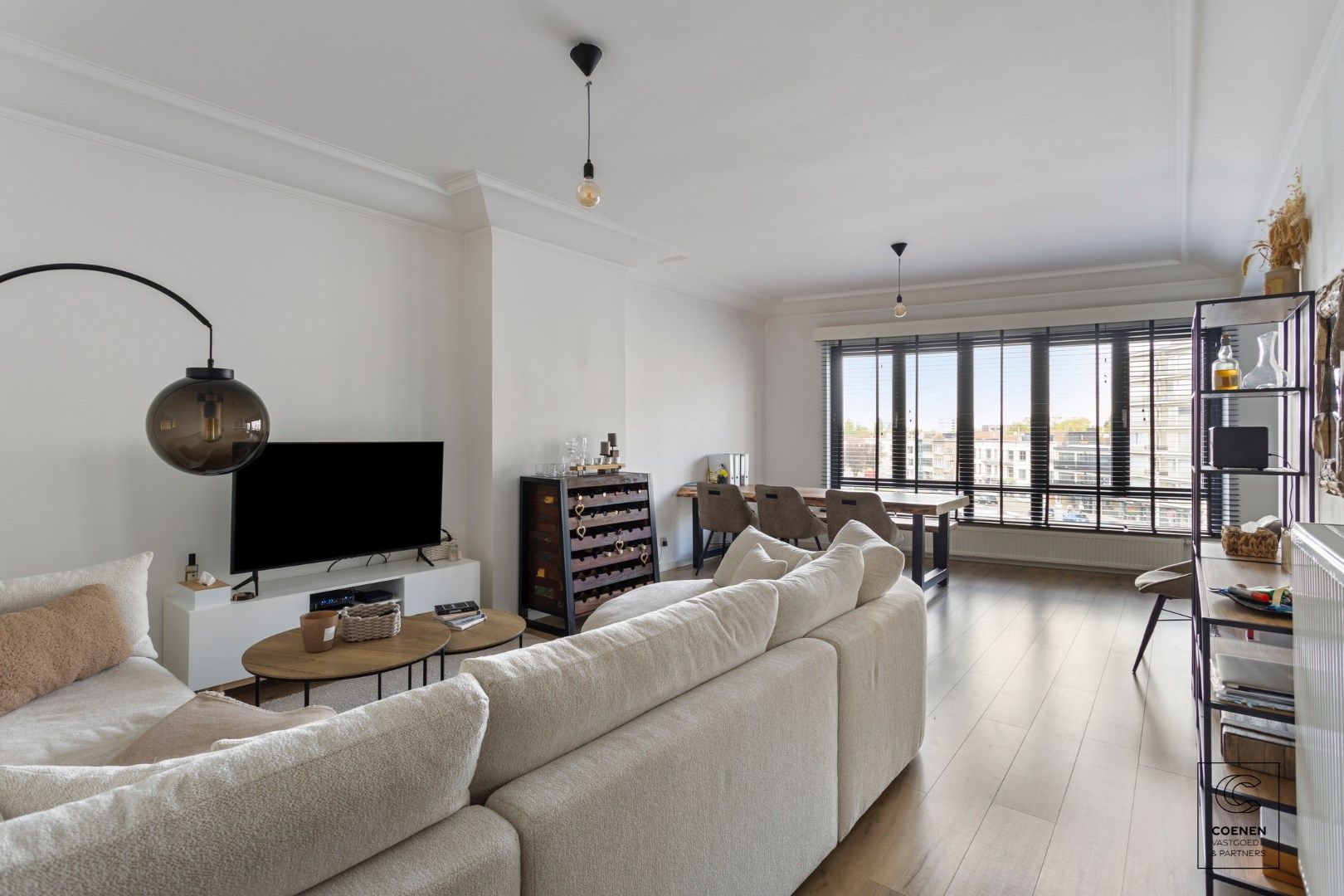Prachtig gerenoveerd appartement met 2 slaapkamers, terras en bew. opp. van 80m2! foto 3