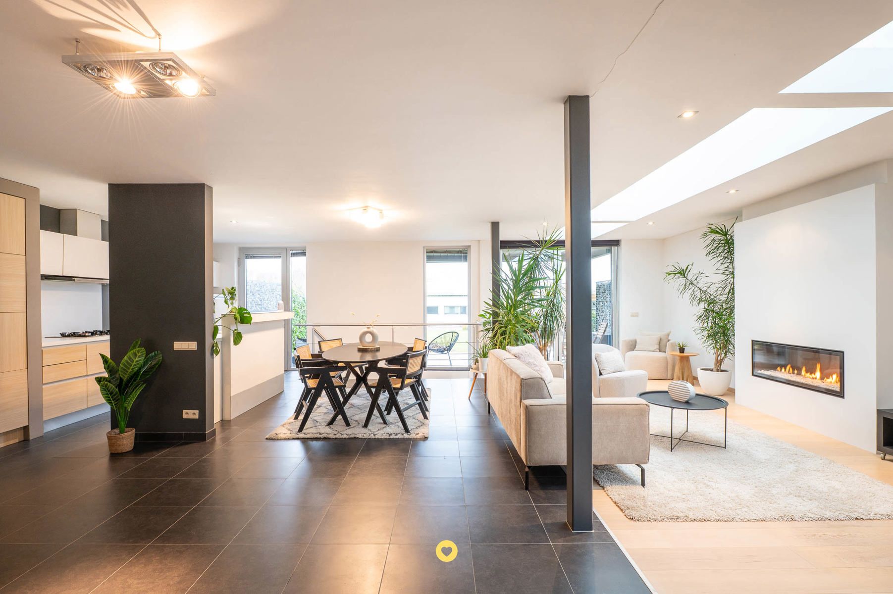 Rustig gelegen instapklare HOB met 4 SLK's, bureau en tuin foto 2