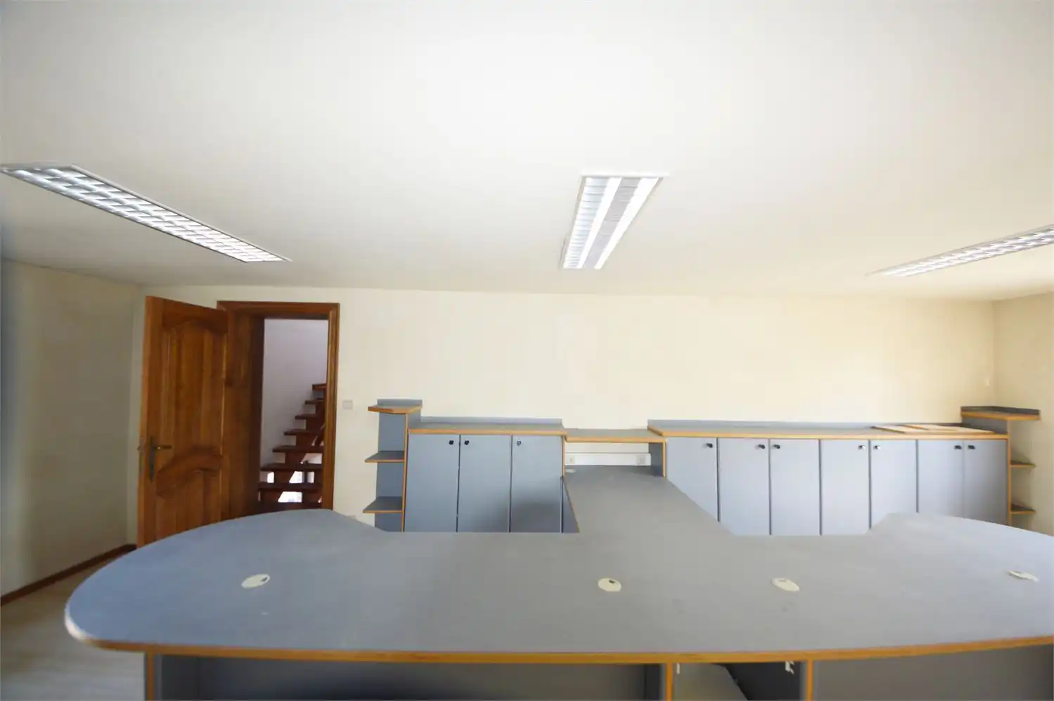 Uniek commercieel gebouw te huur in hartje Herzele – voormalig brouwerijpand met karakter en ruimte foto 8