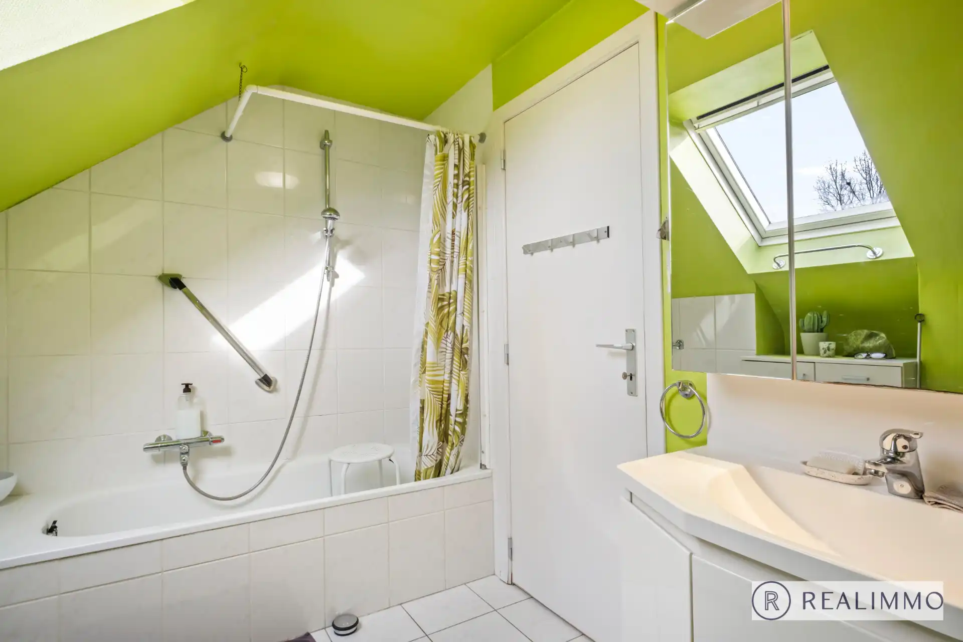 Charmante, goed onderhouden villa in résidentiële woonwijk! foto 11