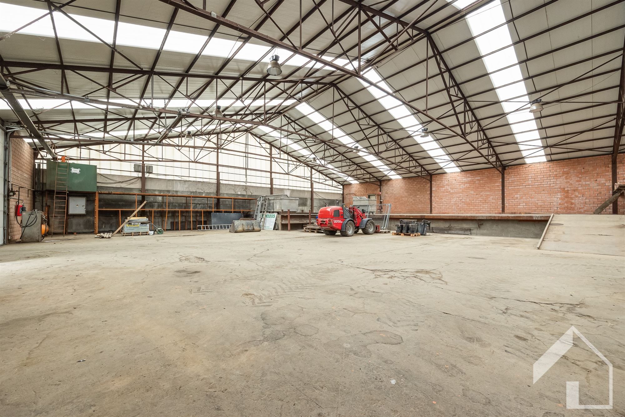 Privéwoning met bedrijfspand foto 9